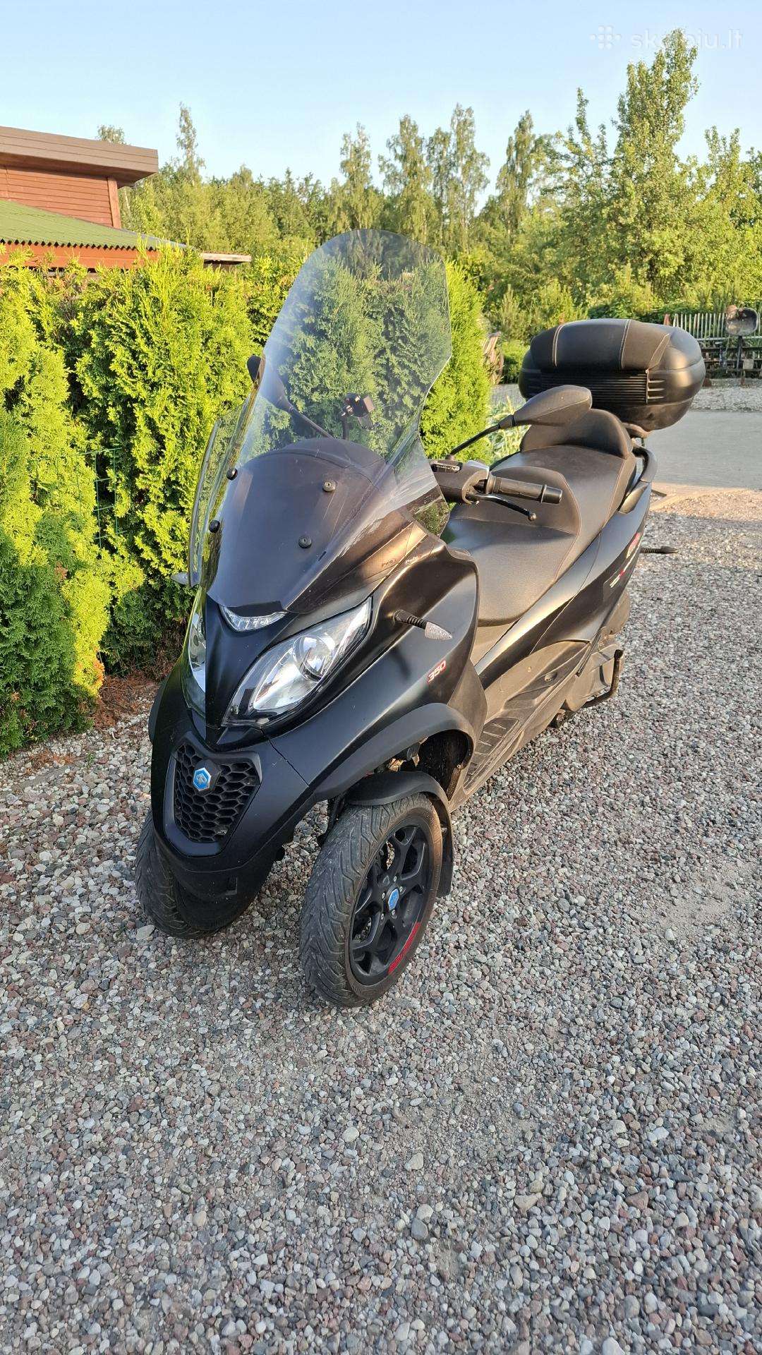 Piaggio MP3, scooters / mopeds