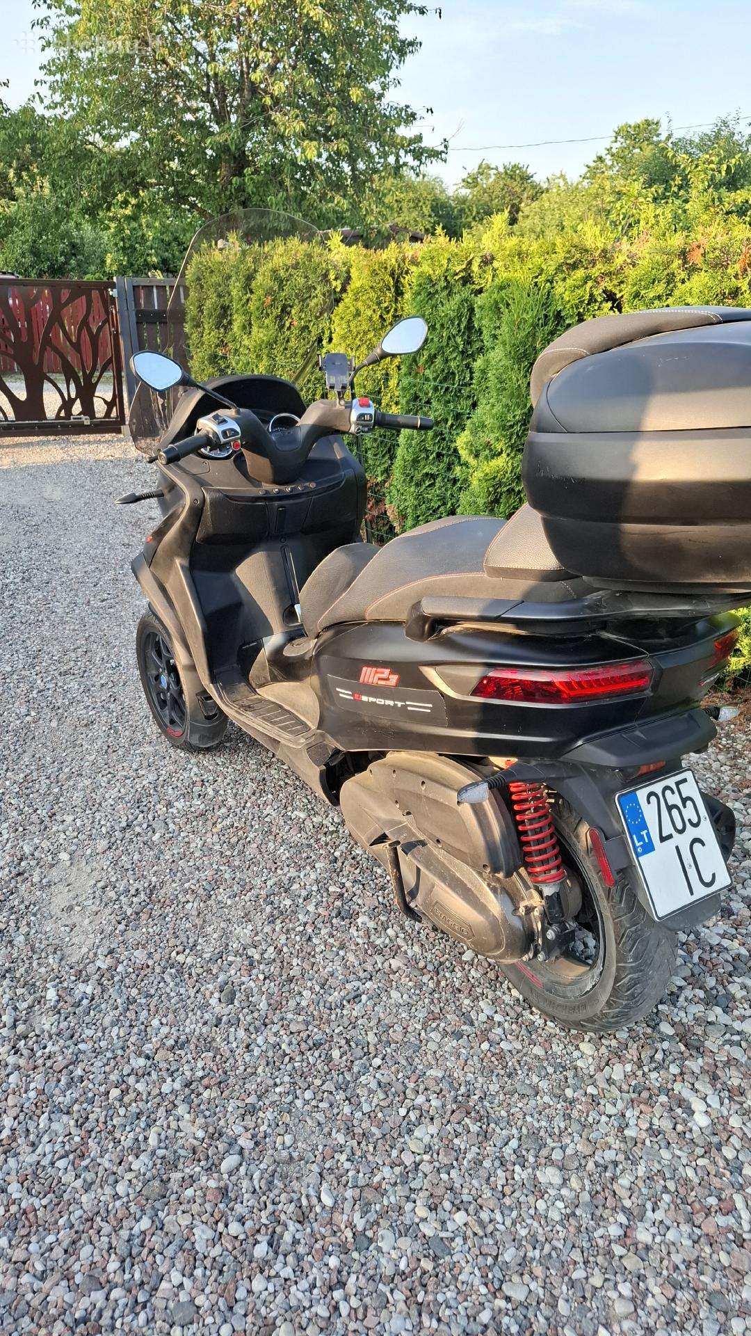Piaggio MP3, scooters / mopeds
