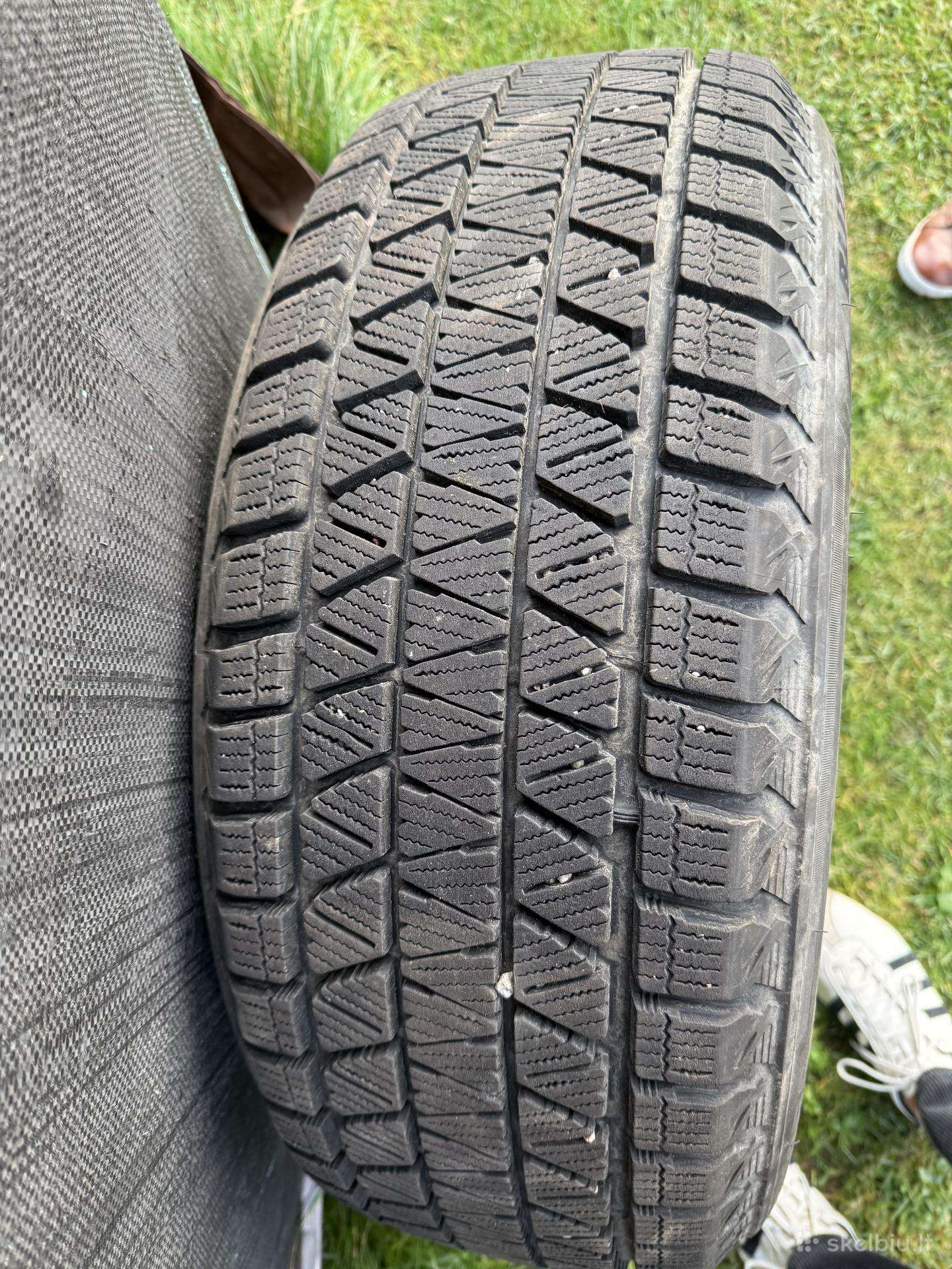 Bridgestone padangos 235/50 R20