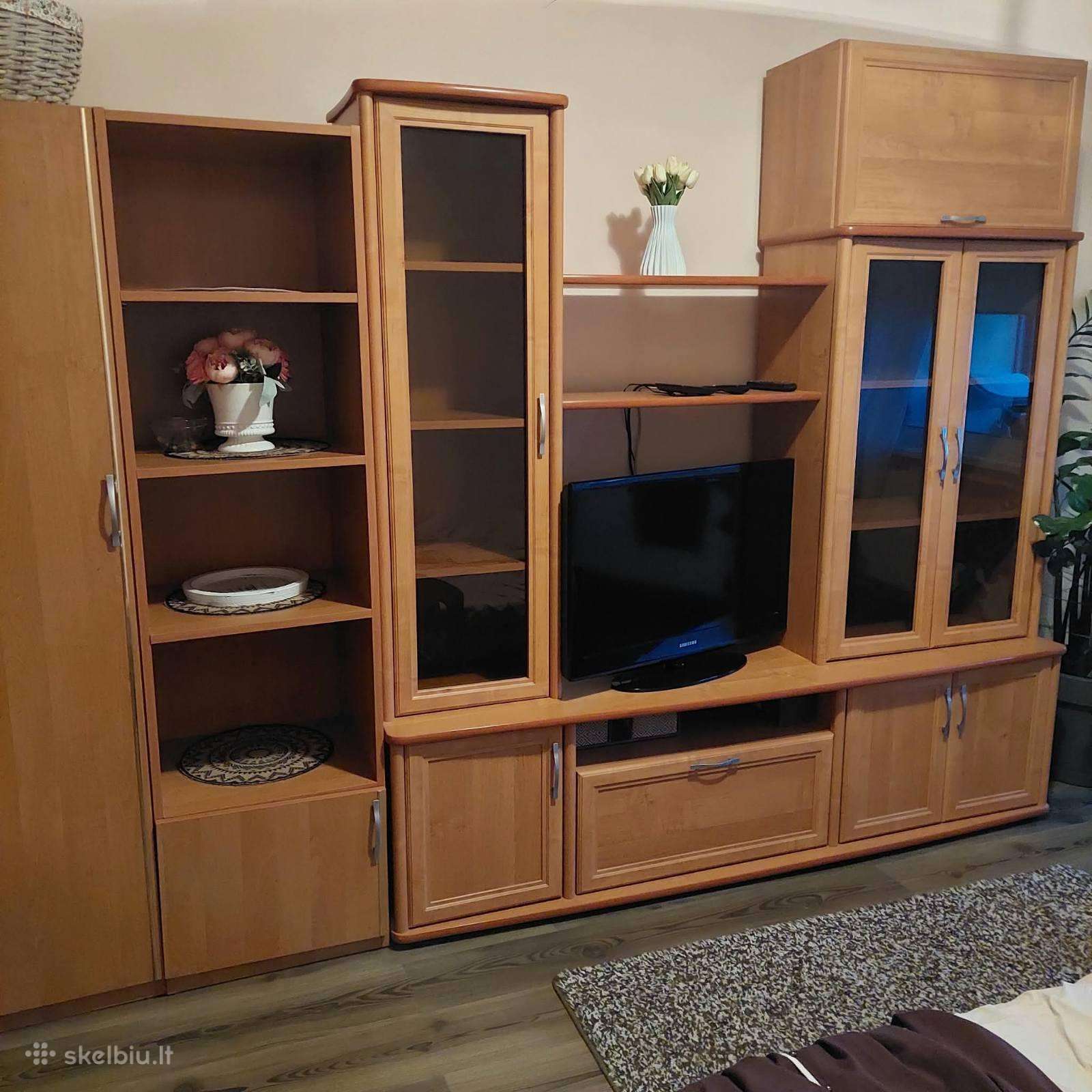 Atiduodu dovanoju sekcija ir spinta spintele