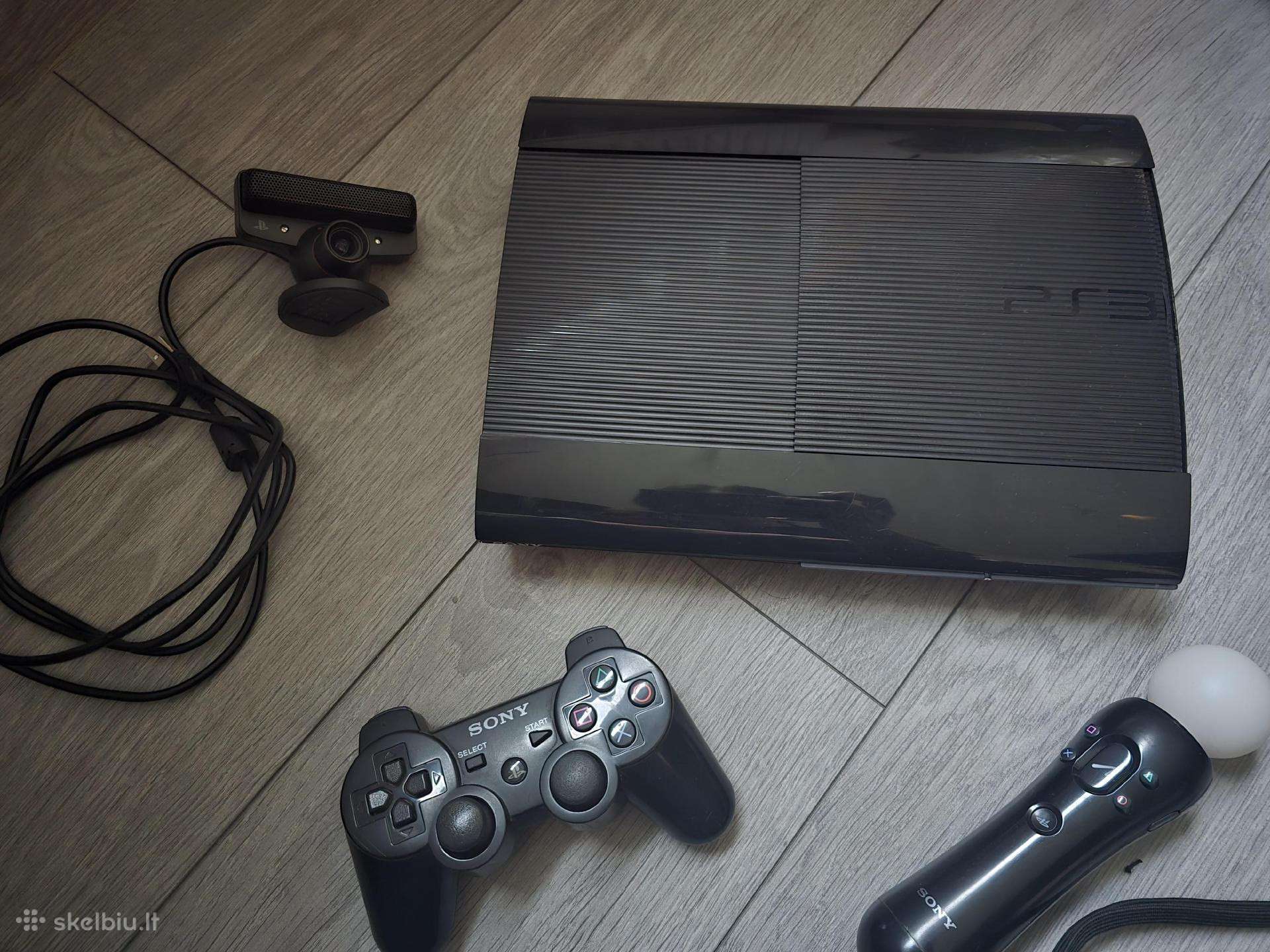 Playstation 3 Super Slim su priedais