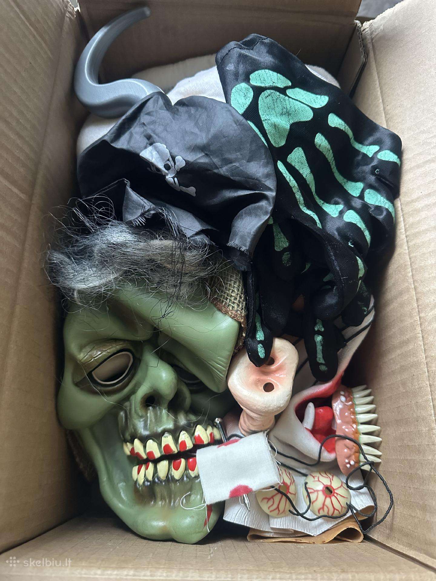Helovinas, Helovino Urmas, Pilna Deze Halloween
