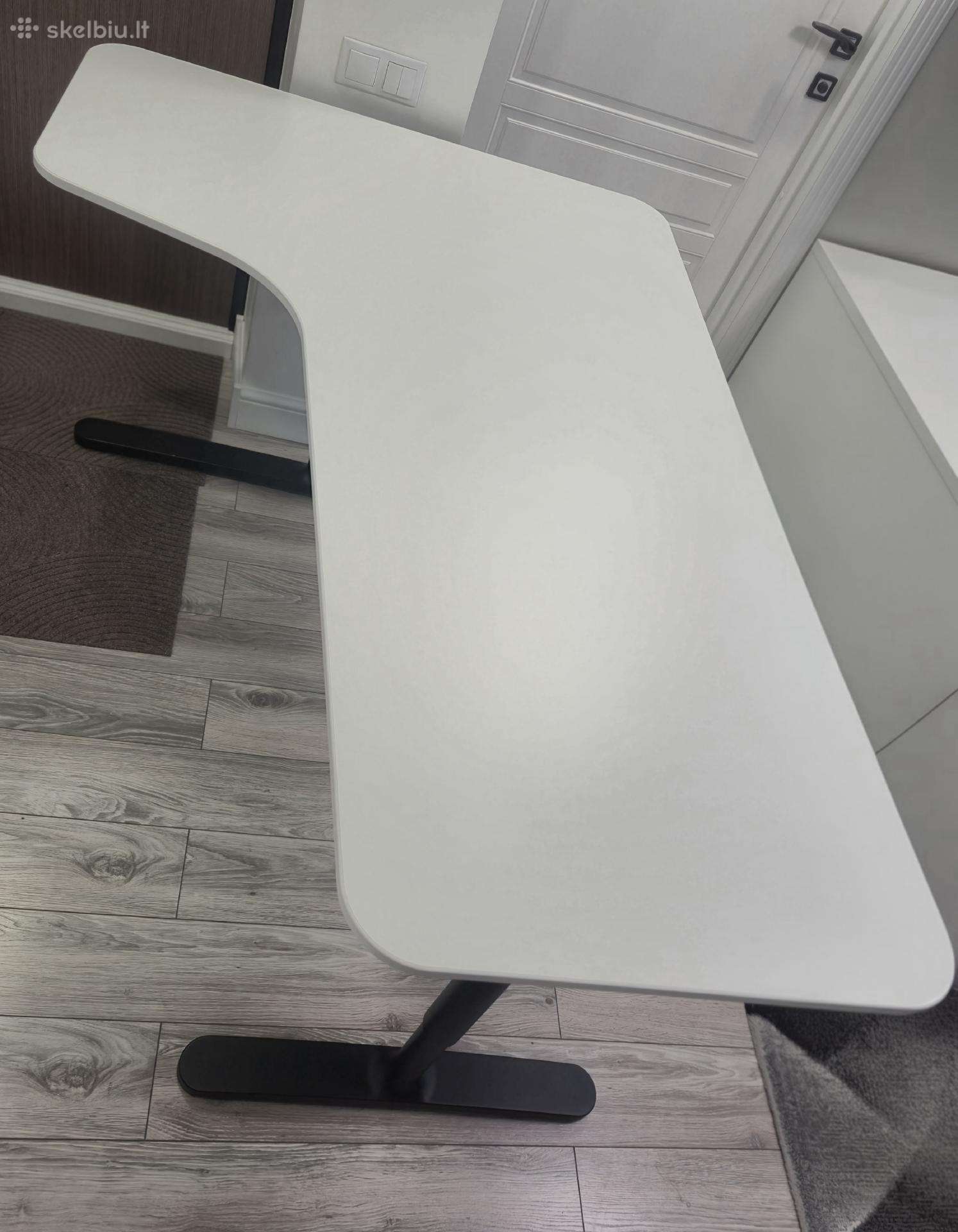 Reguliuojamo aukščio Ikea stalas