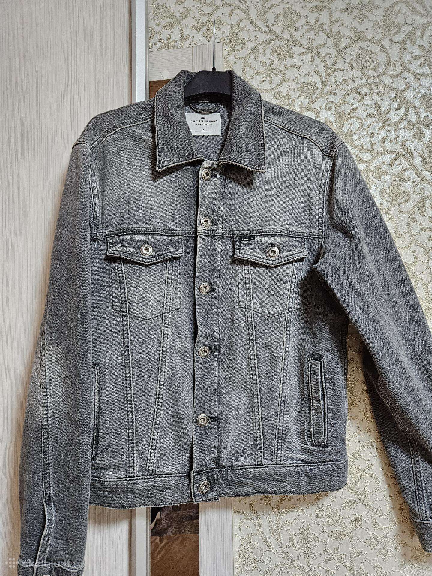 Džinsinis švarkelis tamsiai pilkos Cross Jeans