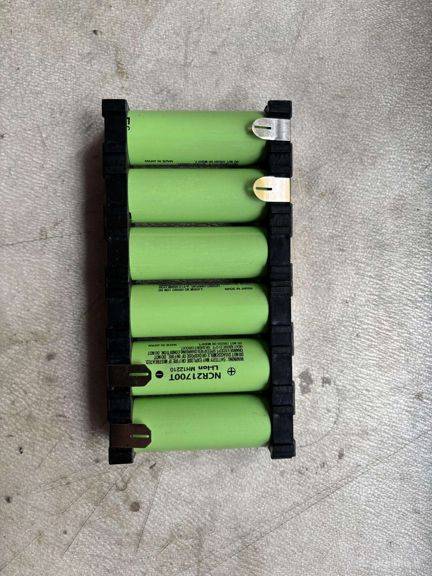 Parduodama 12v Li-ion baterija