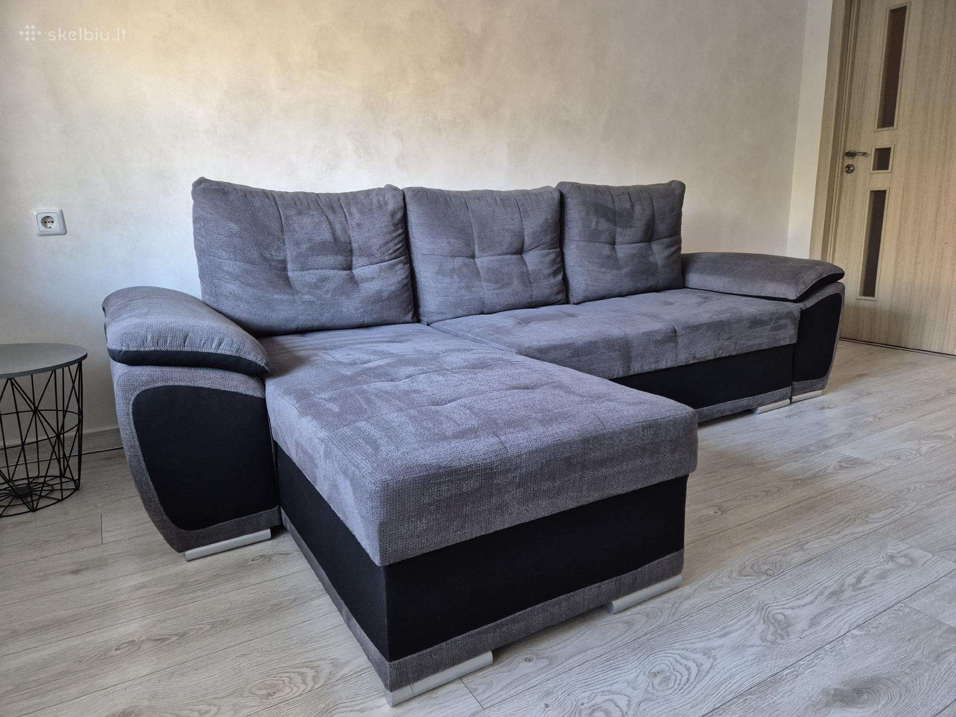 Kampinė sofa su miegama dalim