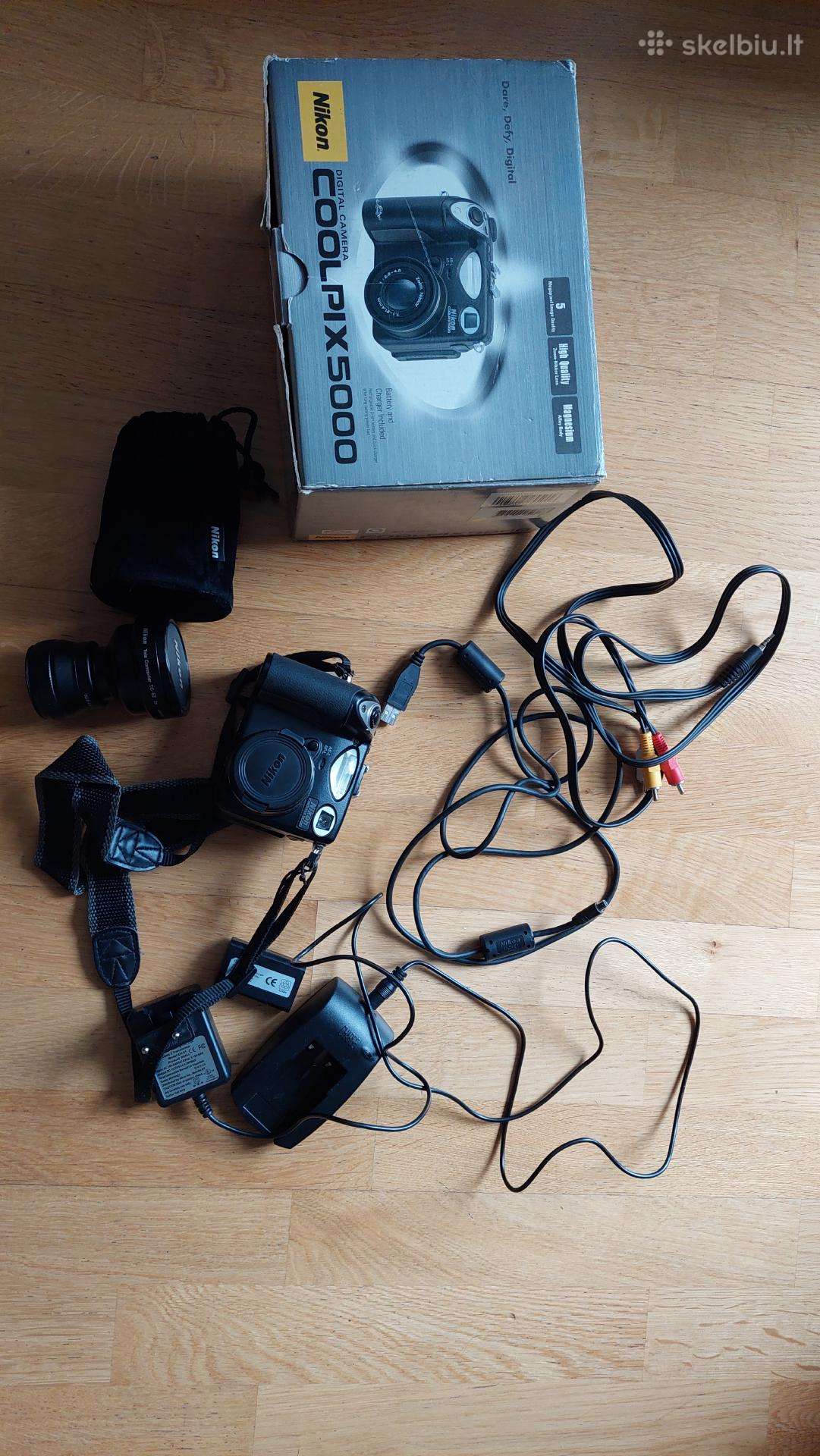 Nikon Coolpix 5000 su originaliu telekonverteriu