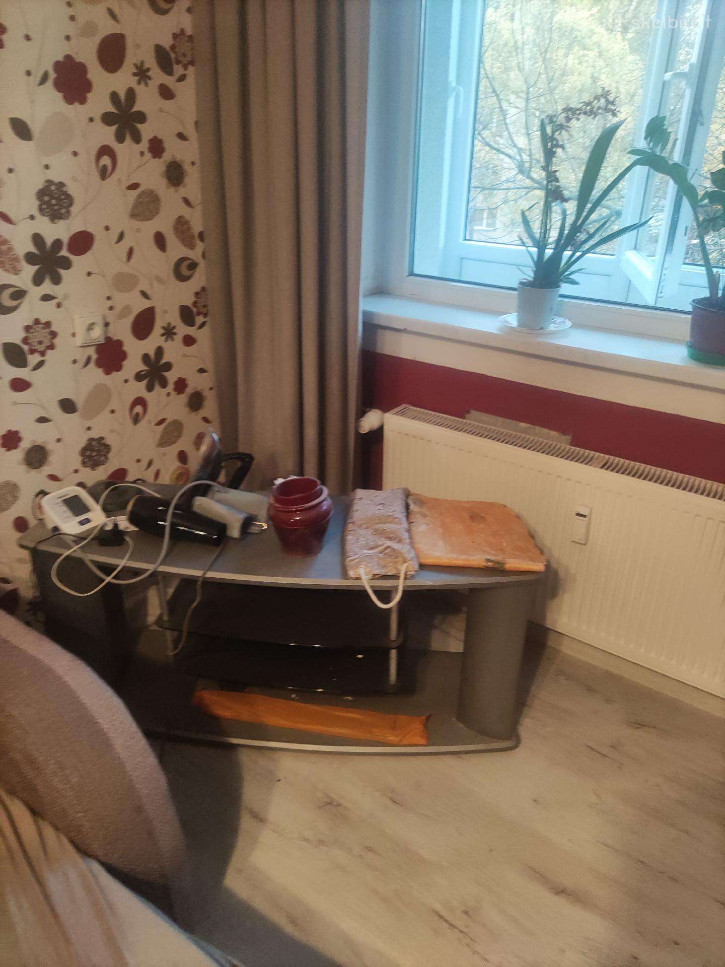 Dovanoju televizoriaus stalą