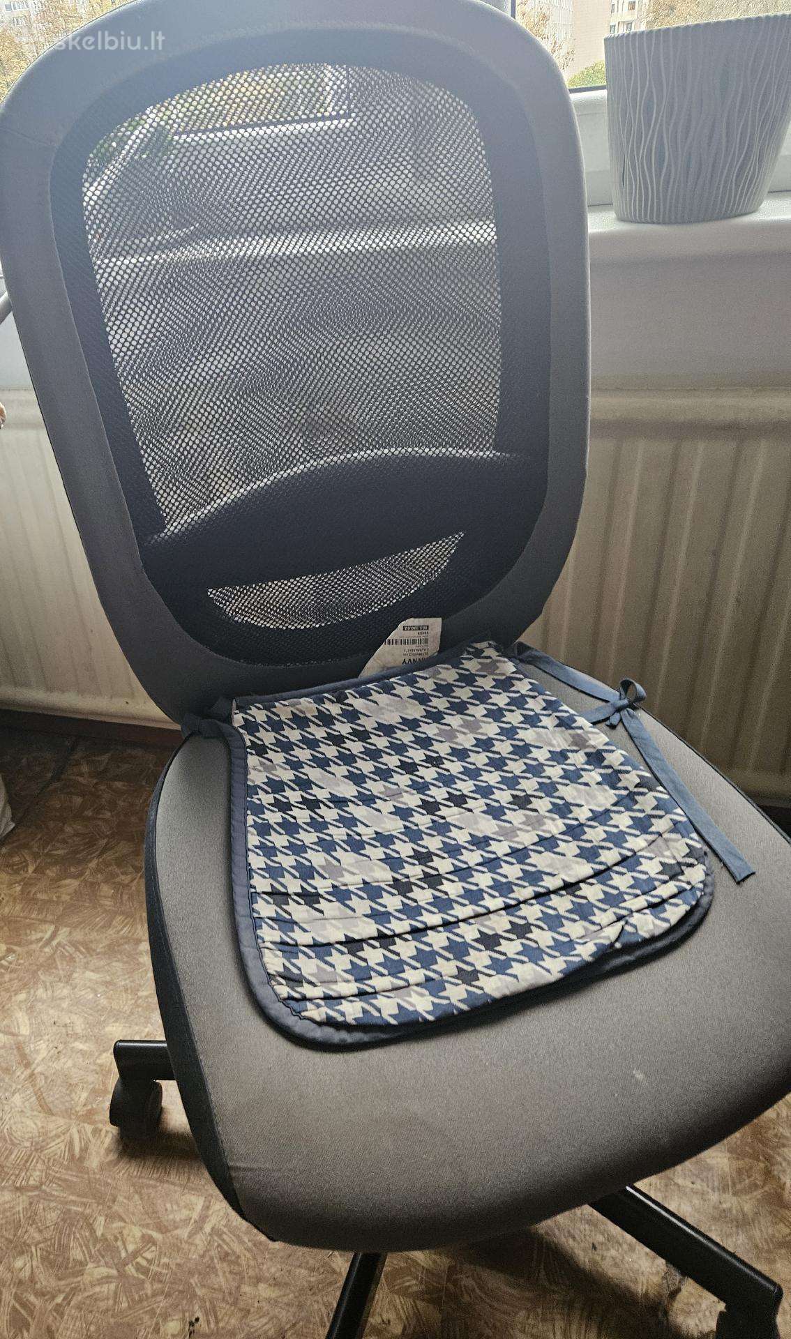 Dovanoju spintele ir kėde