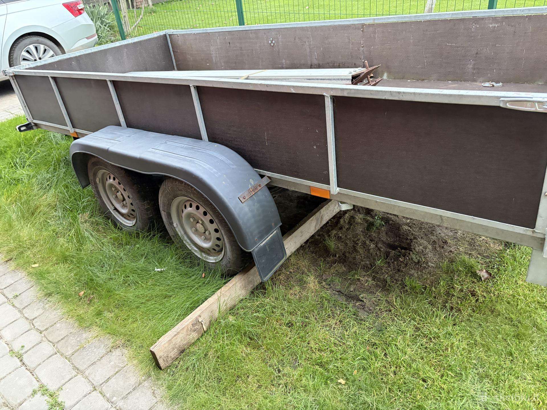 Dviašė priekaba su stabdžiais 1700 kg