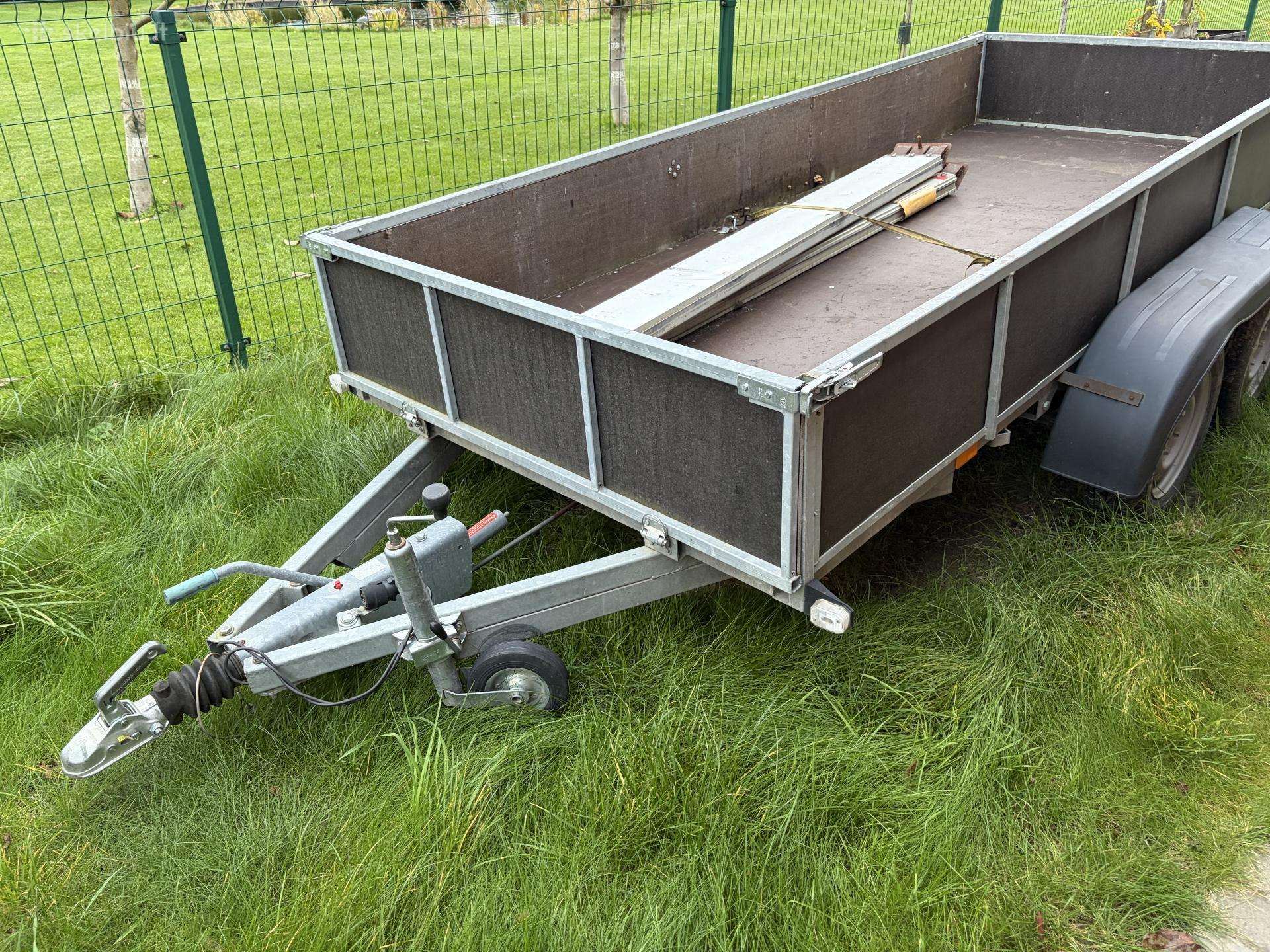 -Kita-, passenger car trailers