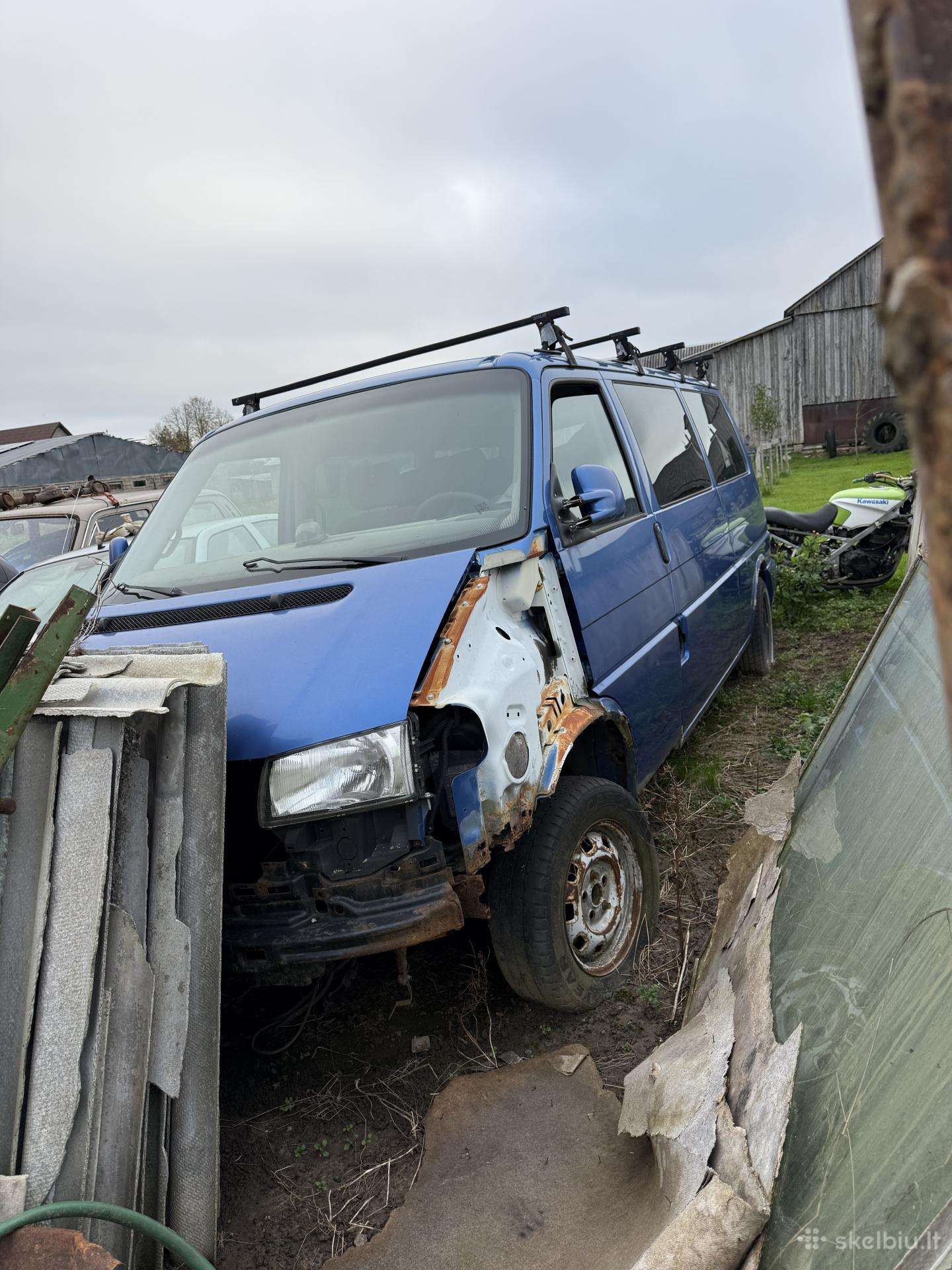 VW Caravelle T4 dalimis