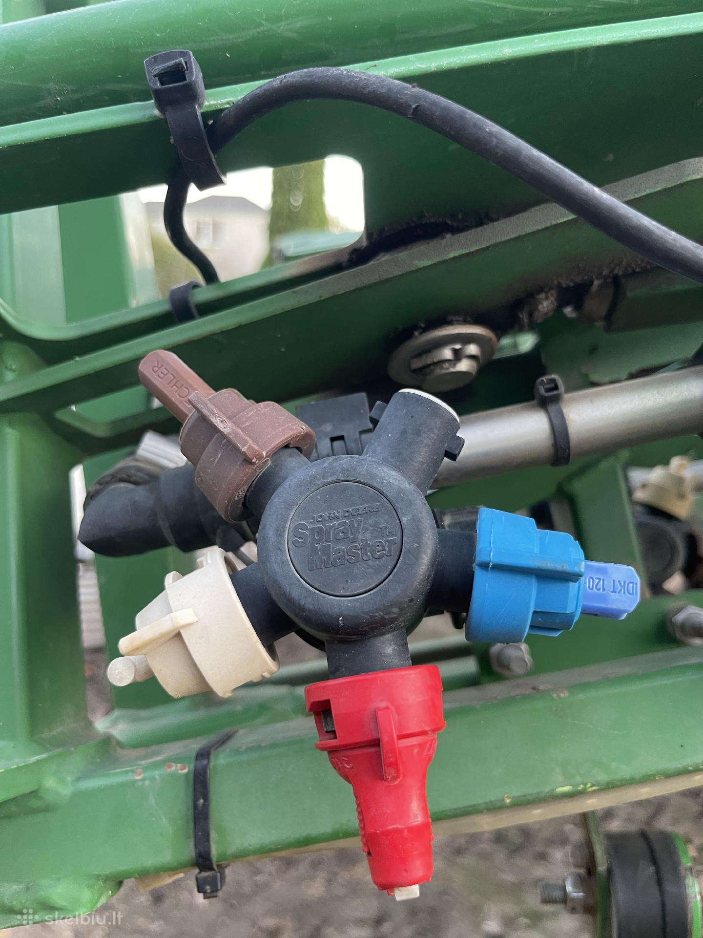 John Deere 740, purkštuvai
