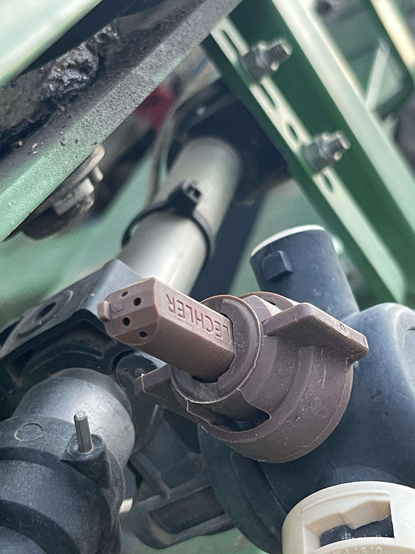 John Deere 740, purkštuvai