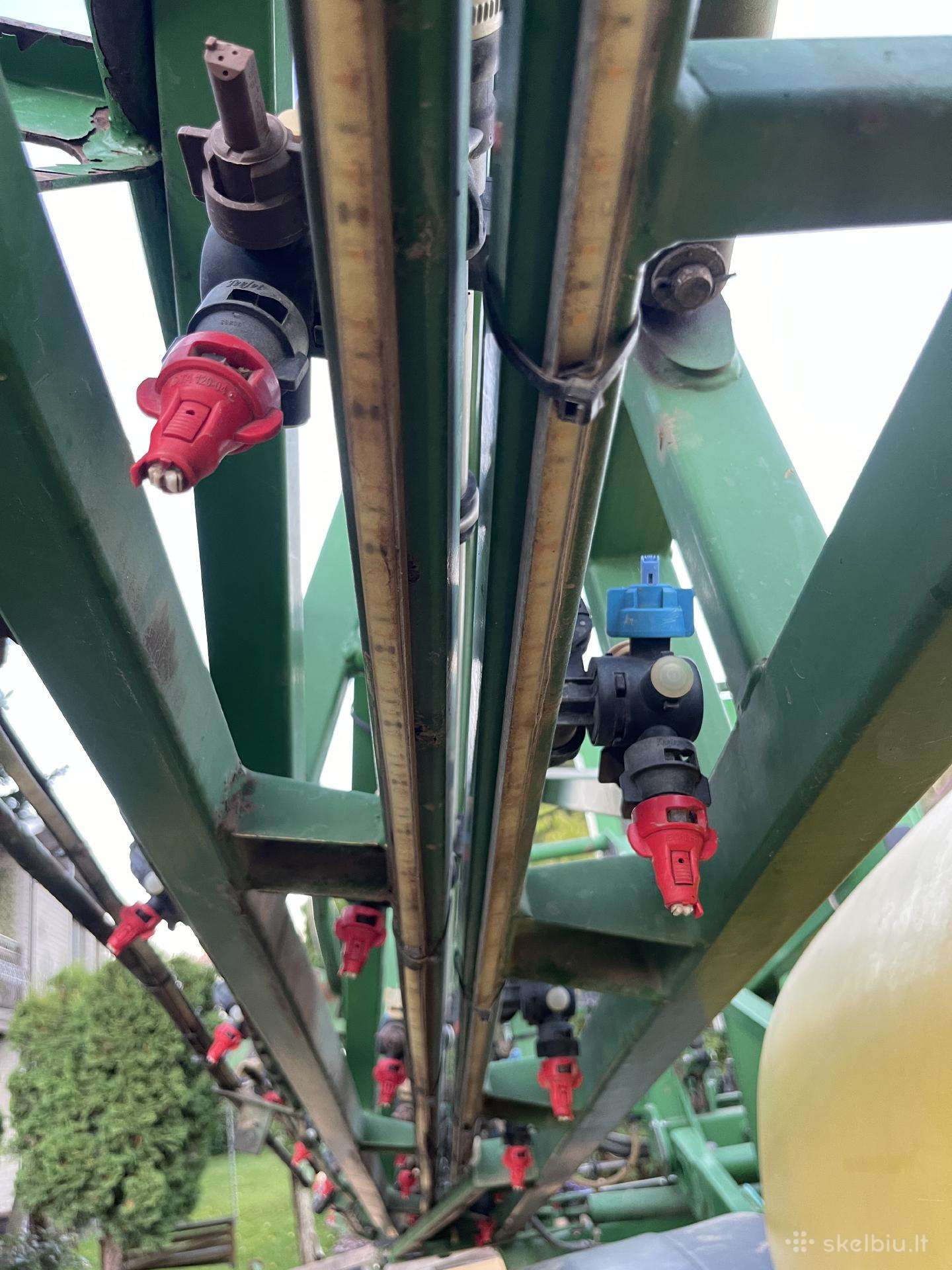 John Deere 740, purkštuvai