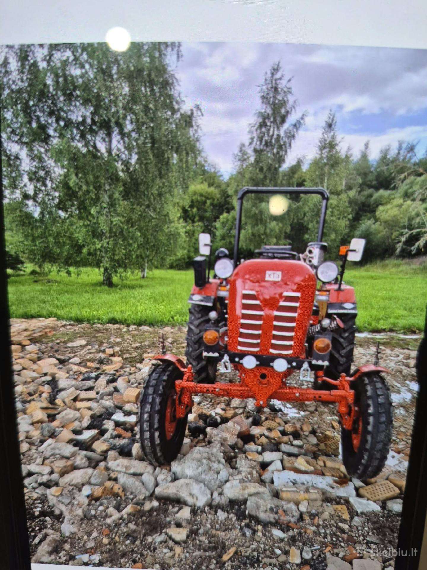 DT-20 traktorius ir kt. žemės ūkio technika