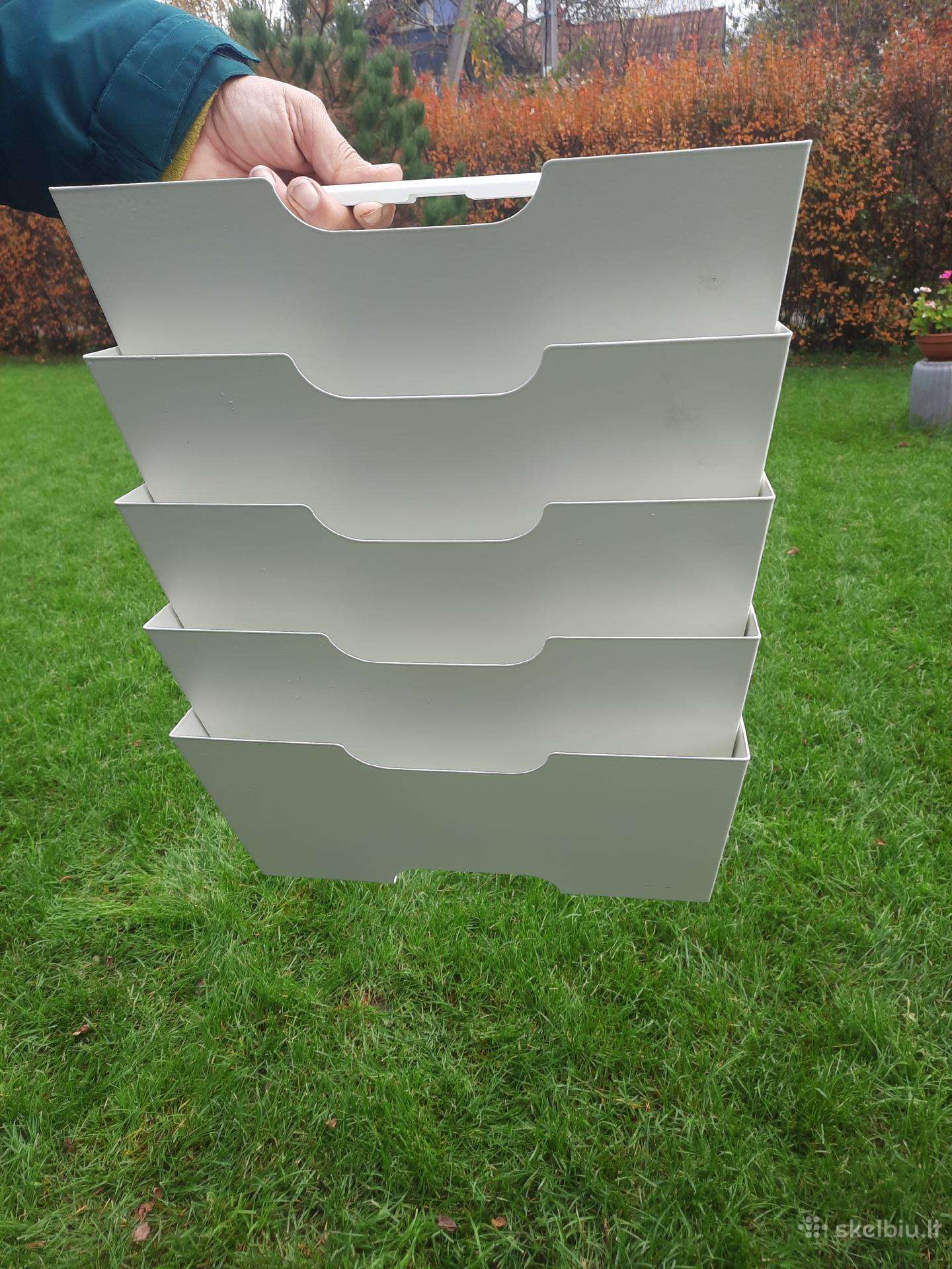 Sieninis stovas žurnalams ir dokumentams Ikea.