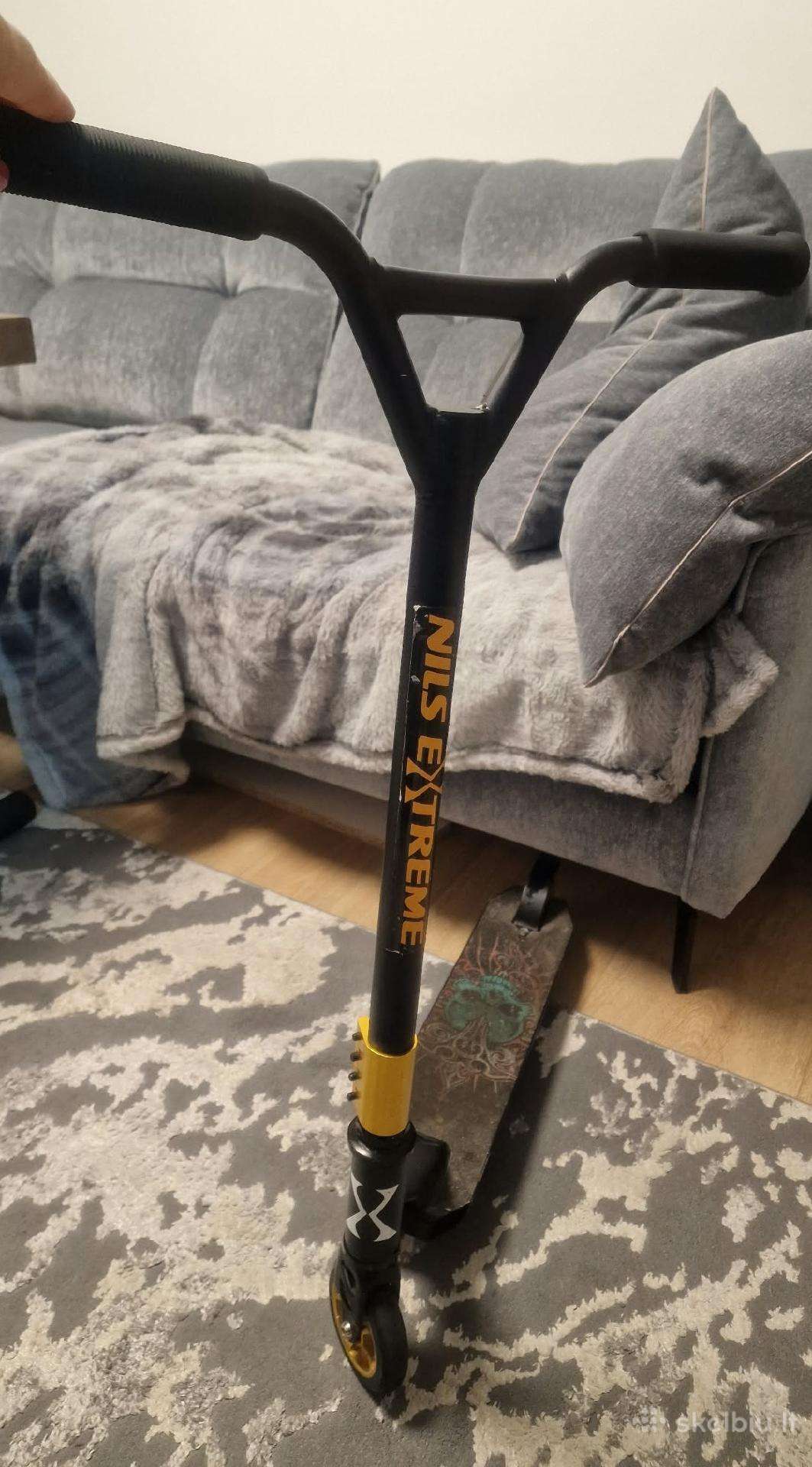 Hs100-6 Black-gold Stnt Nils extreme su defektu