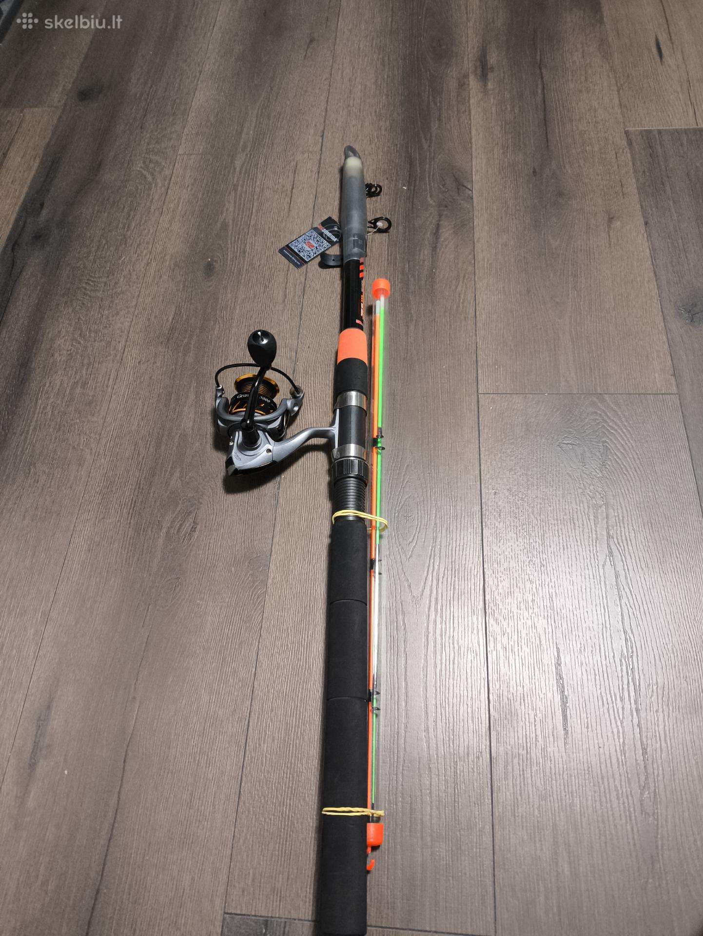 Dvi feeder meškerės