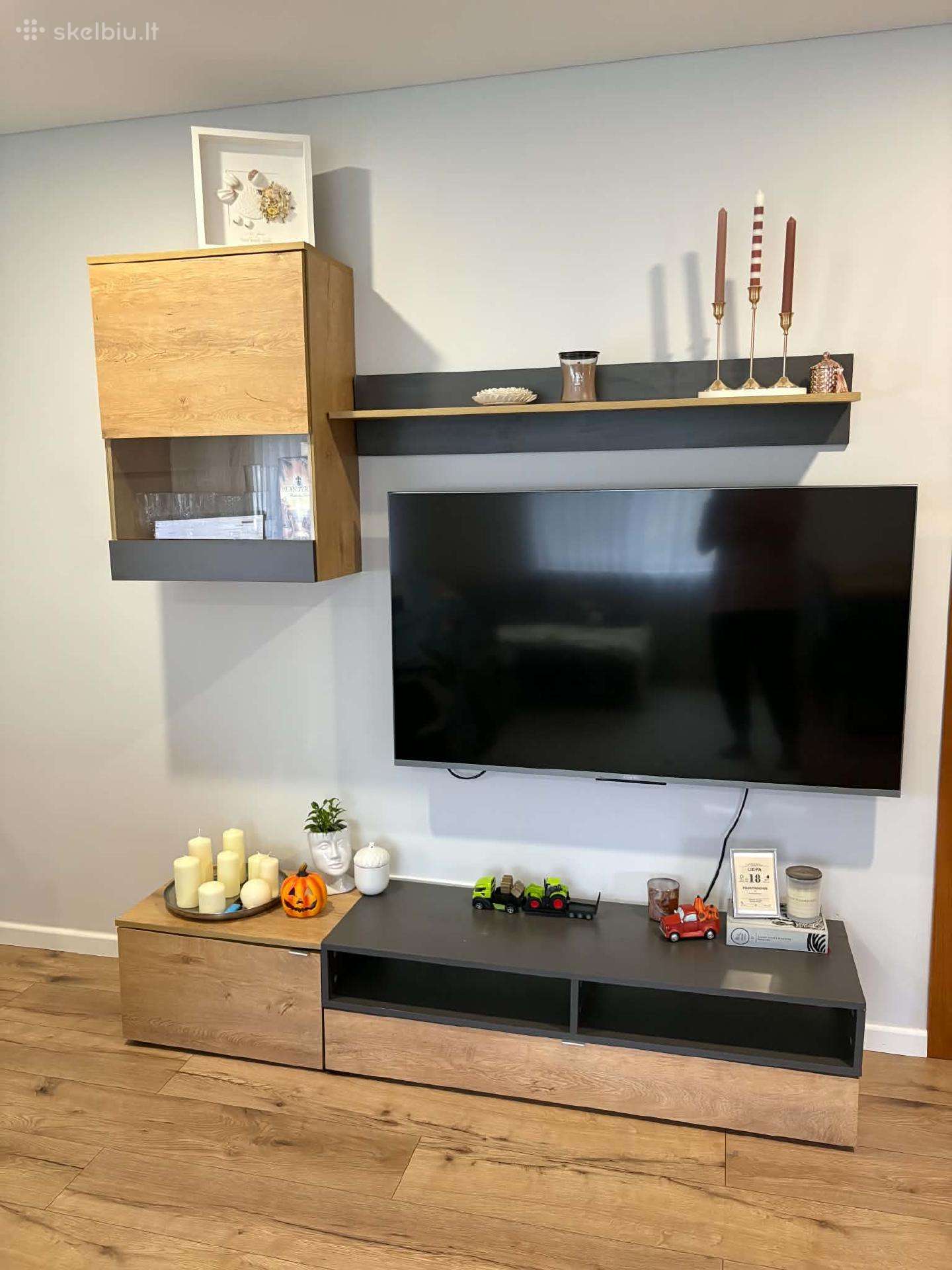 Svetainės baldų komplektas TV