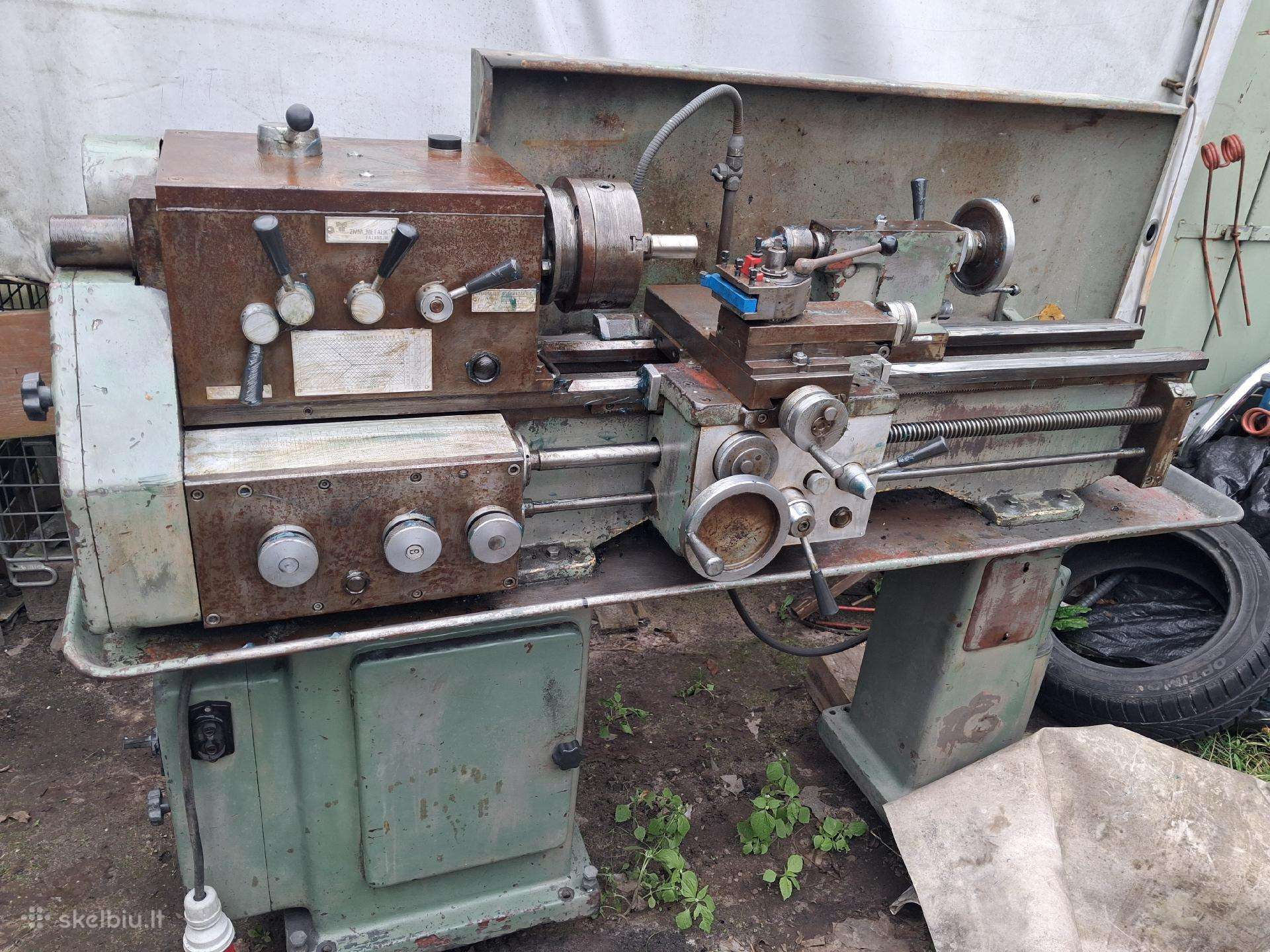 Metalo tekinimo staklės C8m