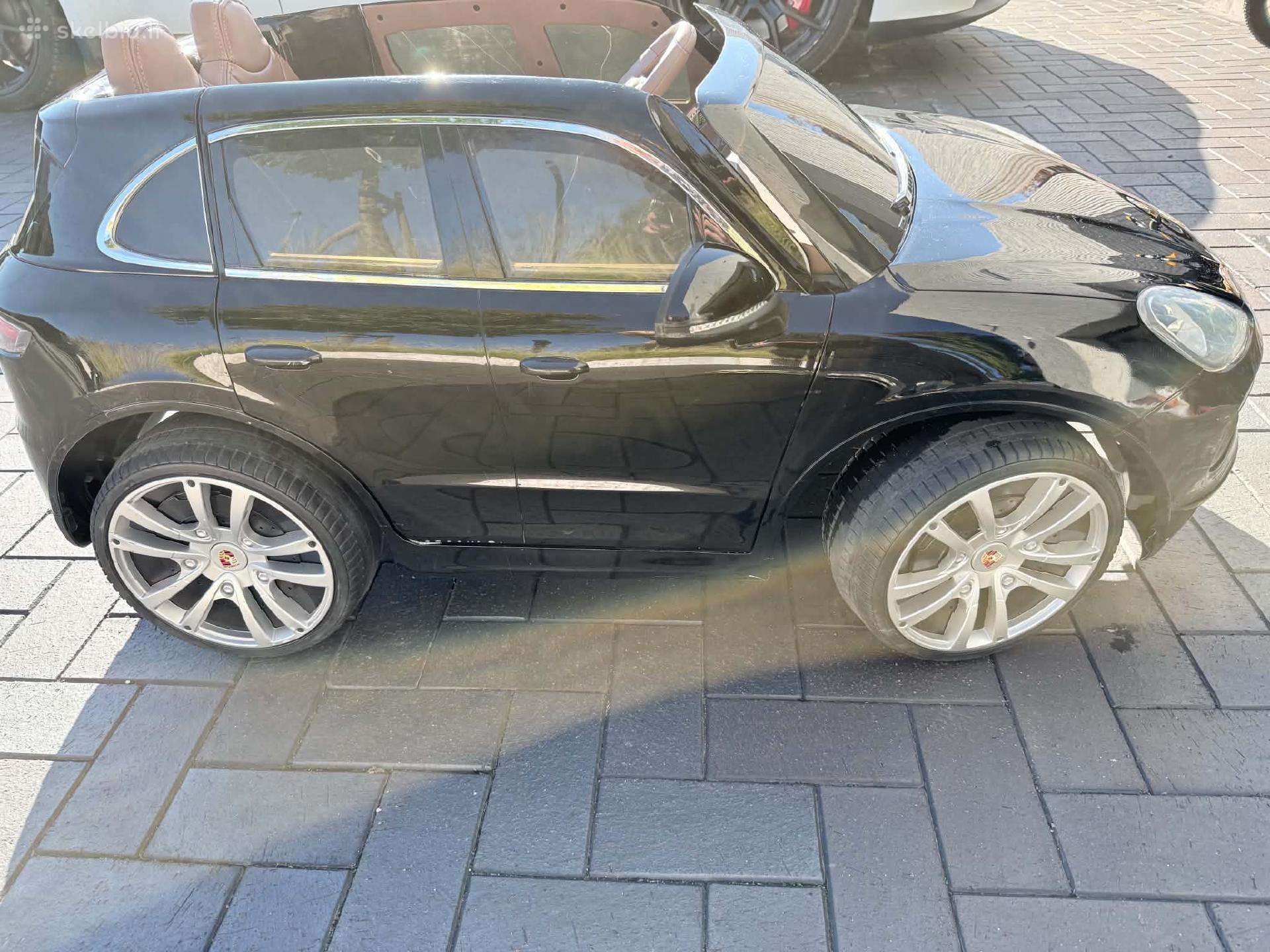 Akumuliatorinis dvivietis automobilis nuo 3 iki 6