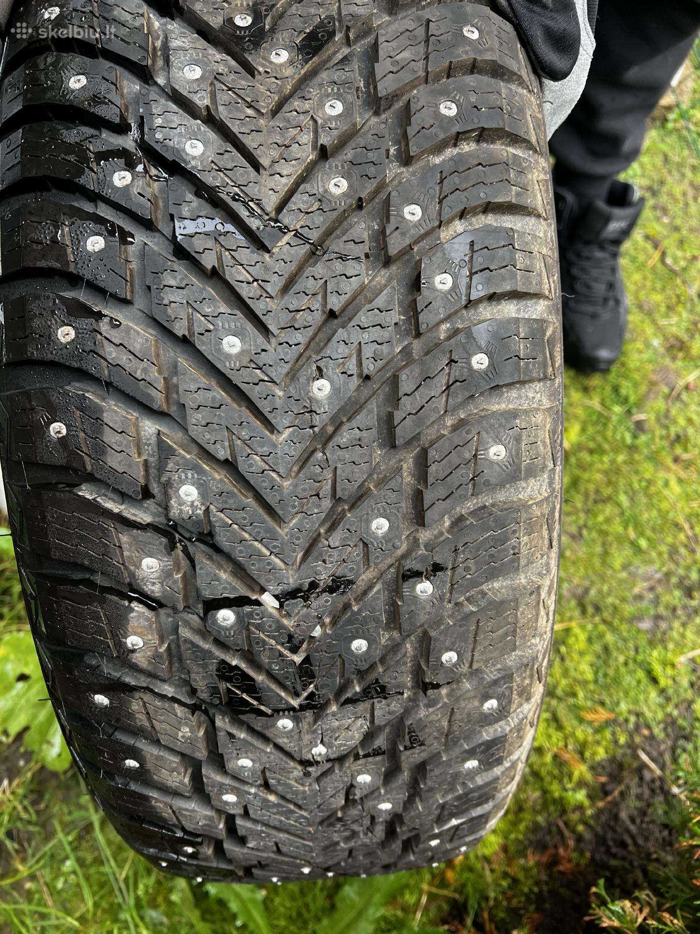 Nokian Hakkapeliitta 255/45 R20 dygliuotos padang.