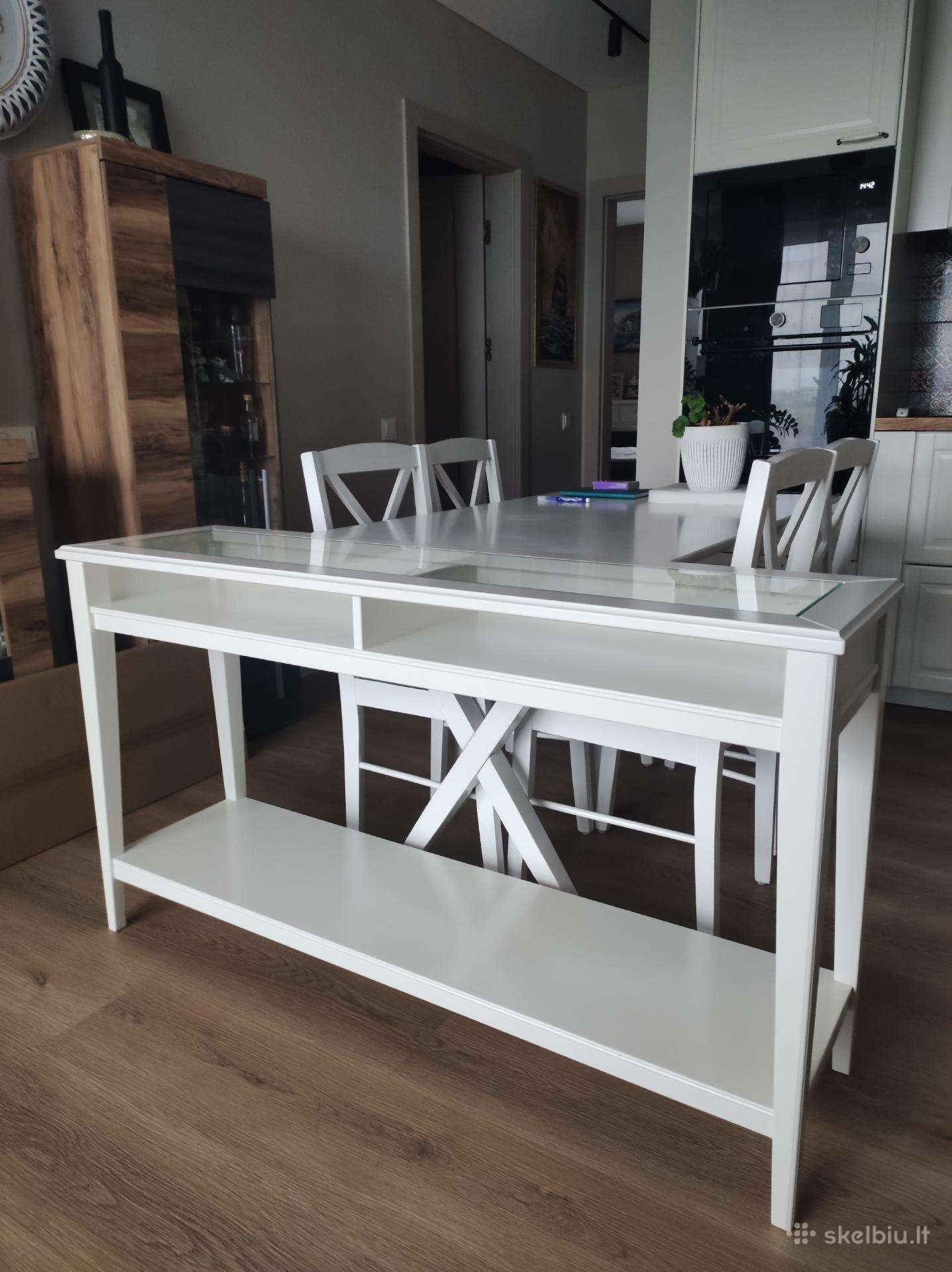 Graži medžio masyvo konsolė