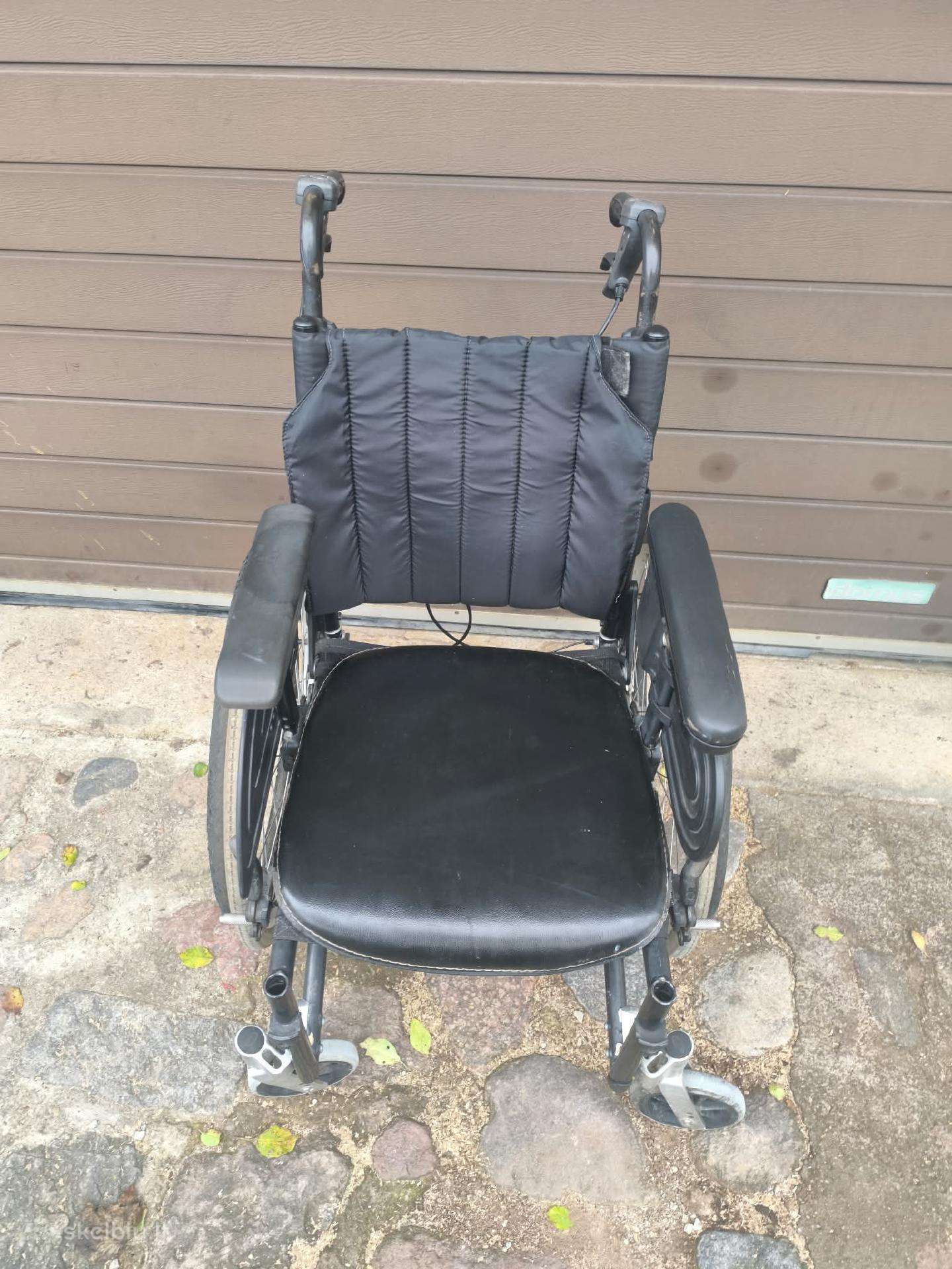 Neįgaliojo vežimėlis Invacare Rea Azalea