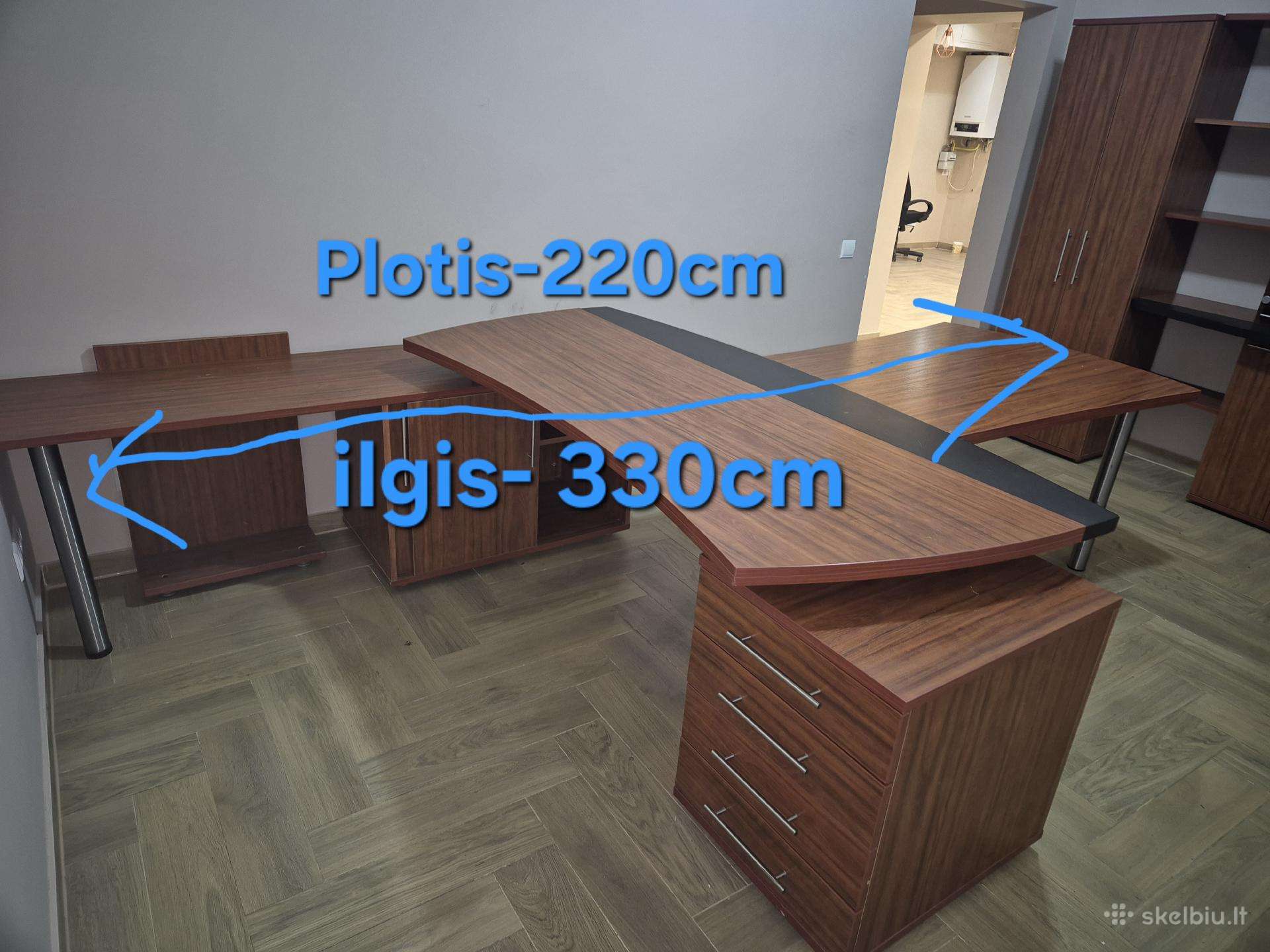 Darbo stalas ir lentynos dokumentams