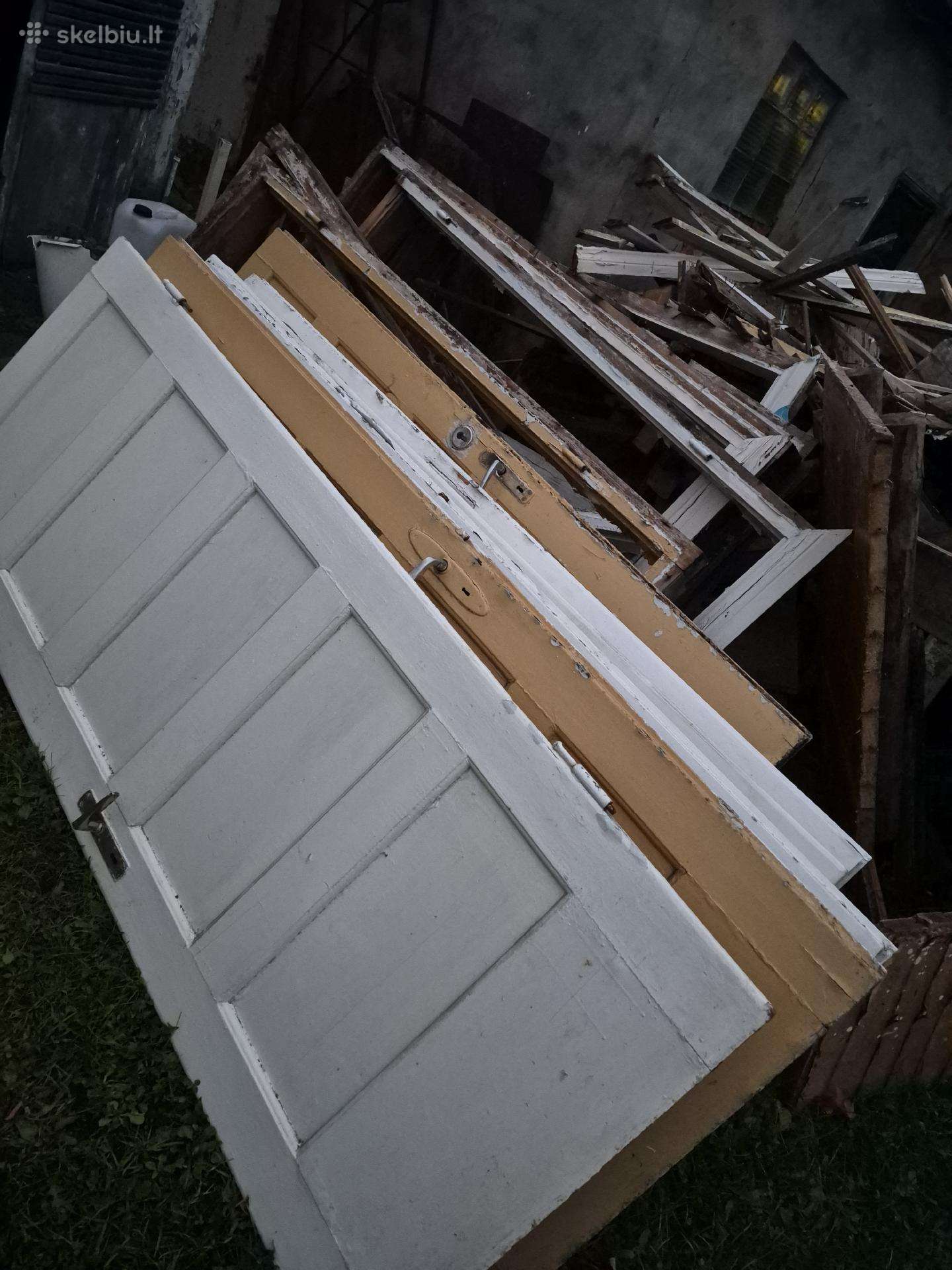 Medinės sunkios durys