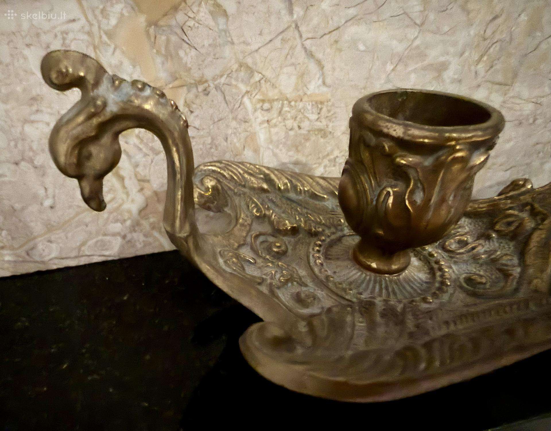 Žalvarinė žvakidė