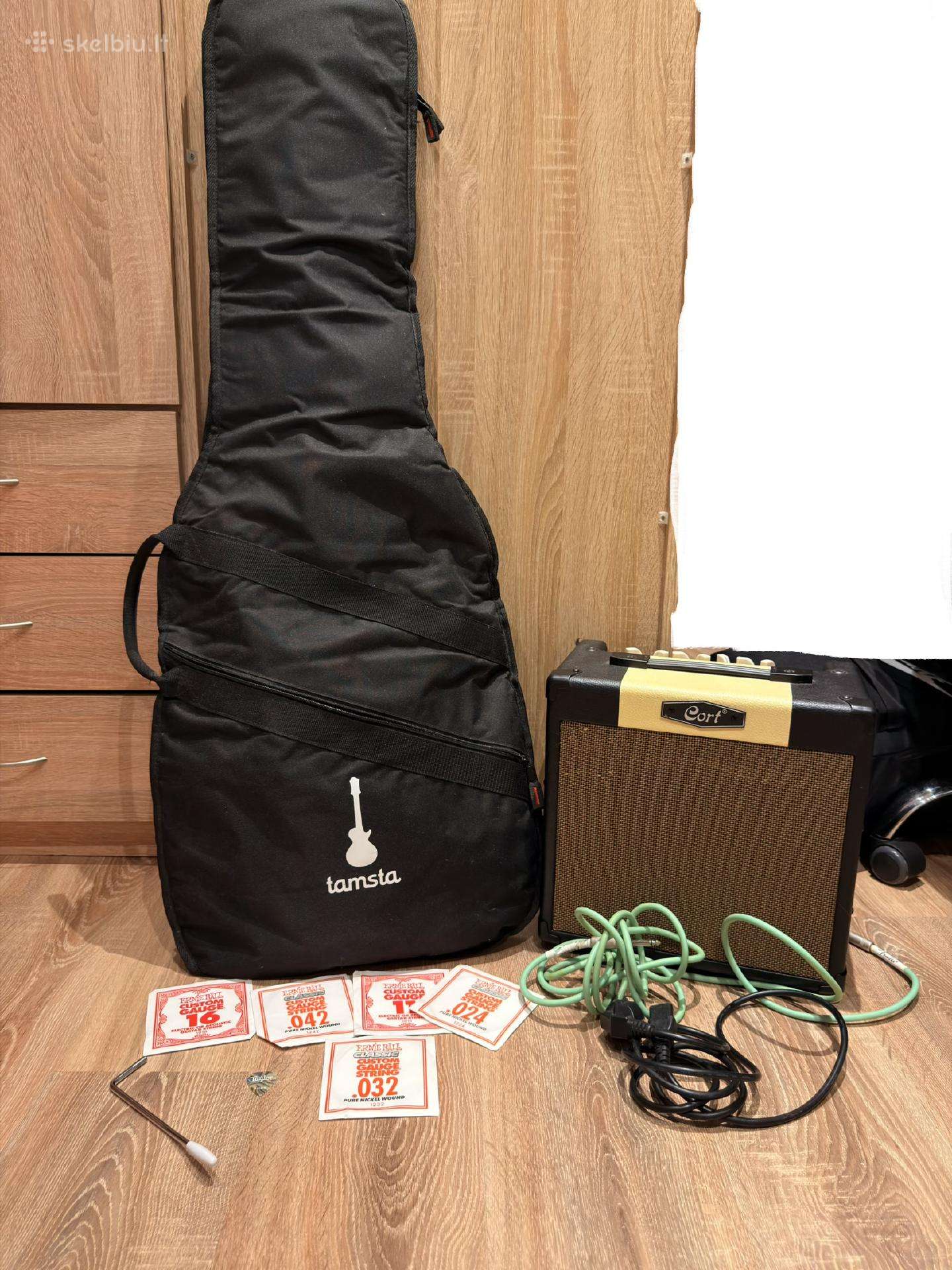 Squier Stratocaster Hss gitara +Cort stiprintuvas