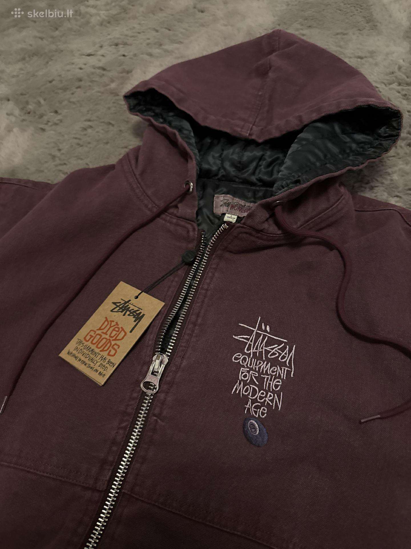 Nauja Stüssy striukė