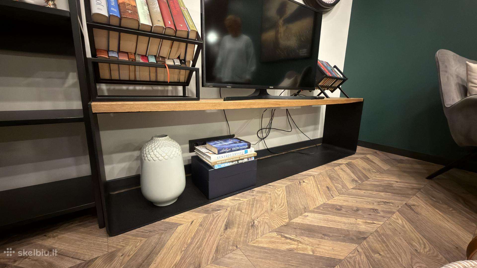 Individualios gamybos TV konsole