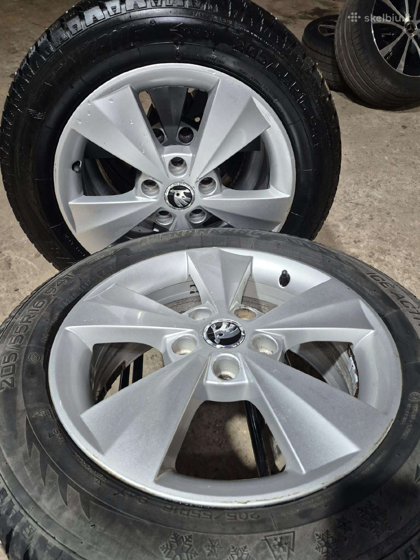 Škoda r16 diskai su zieminem padangom