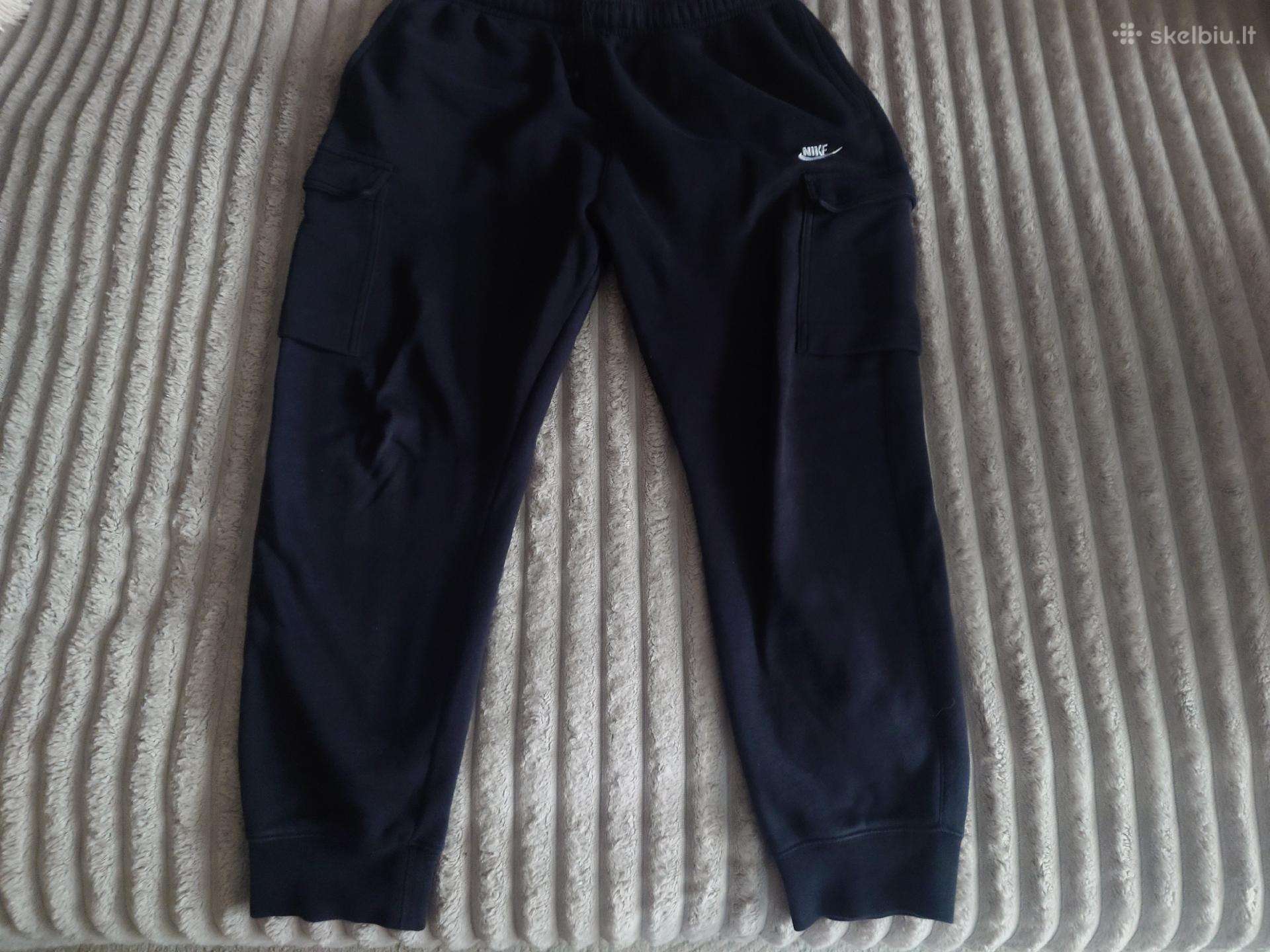 Vyriškos treningines kelnės Nike.