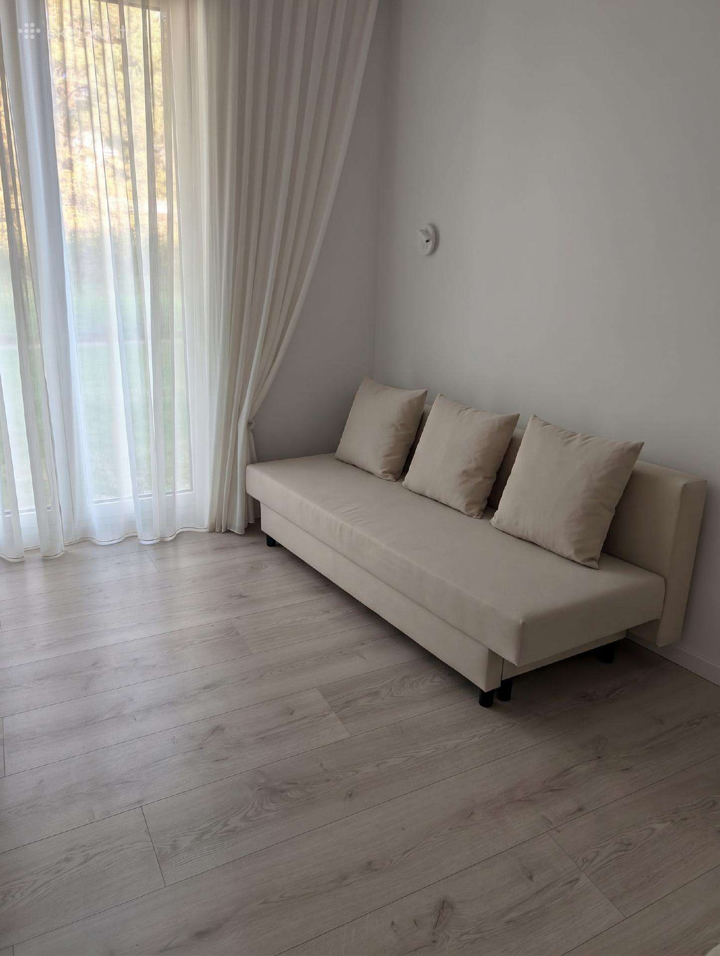 Trivietė sofa