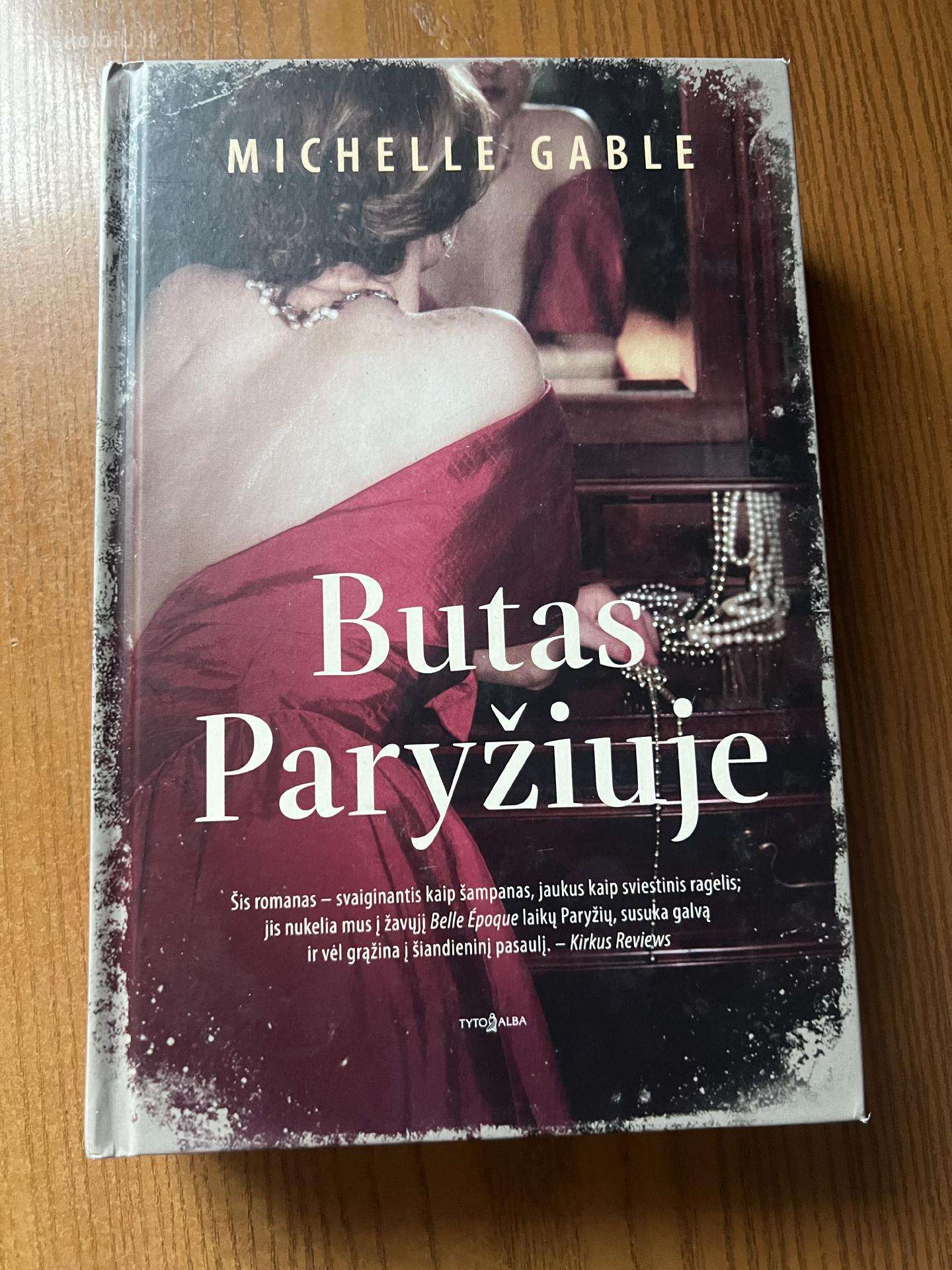 Knyga “Butas Paryžiuje