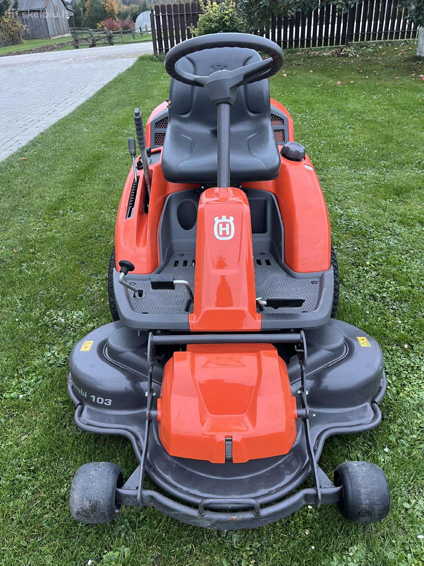 Husqvarna R216 Awd sodo traktoriukas žolepjovė