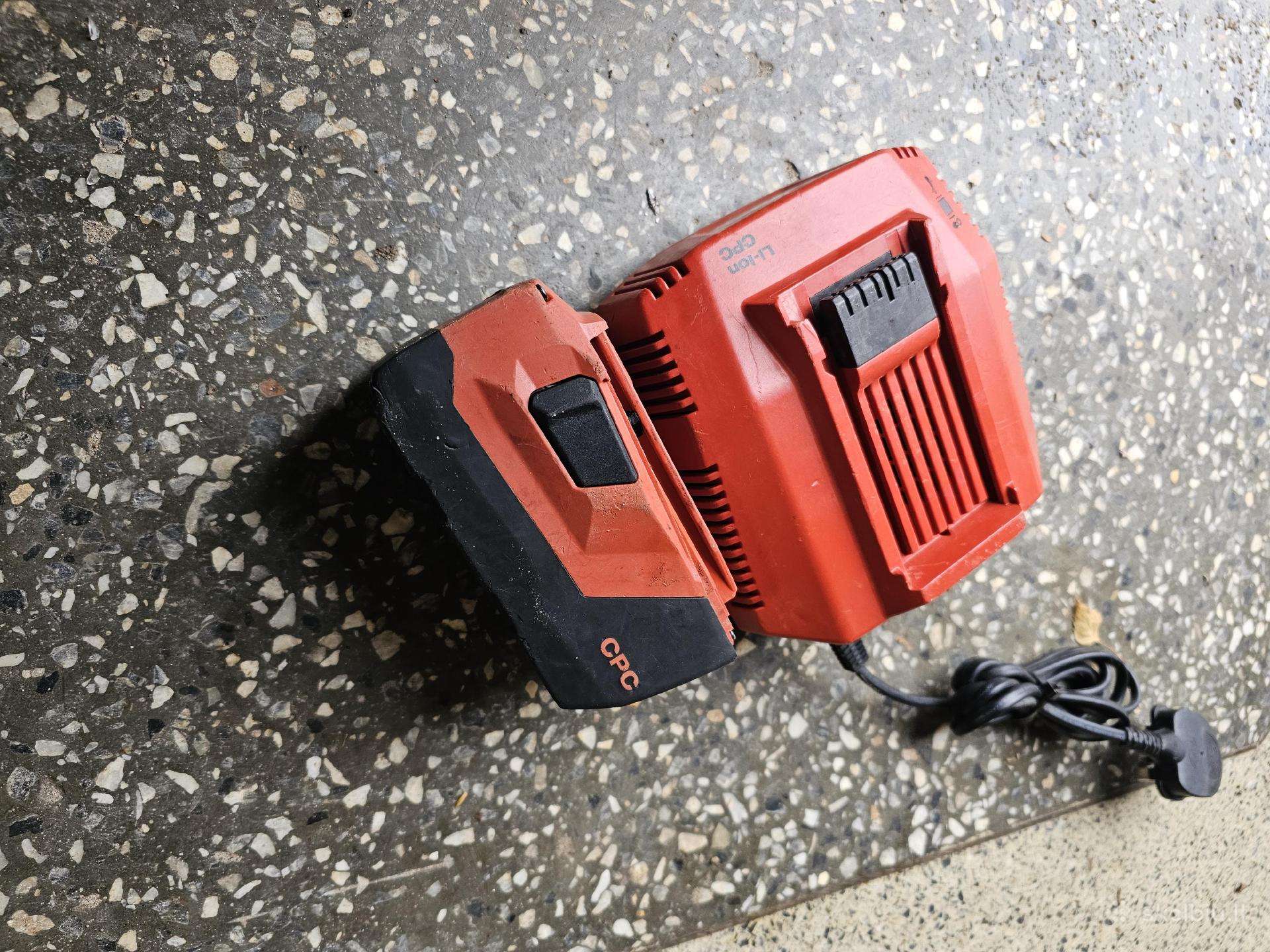 Parduodu Hilti B22 baterija su pakroveju