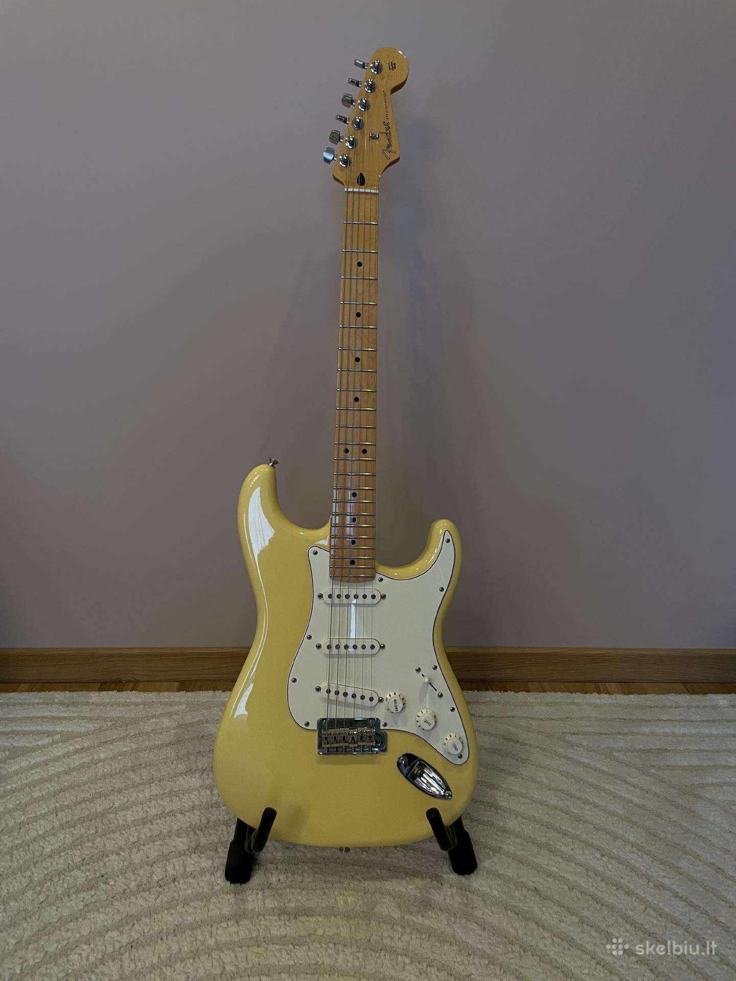 Fender Stratocaster Player Series
