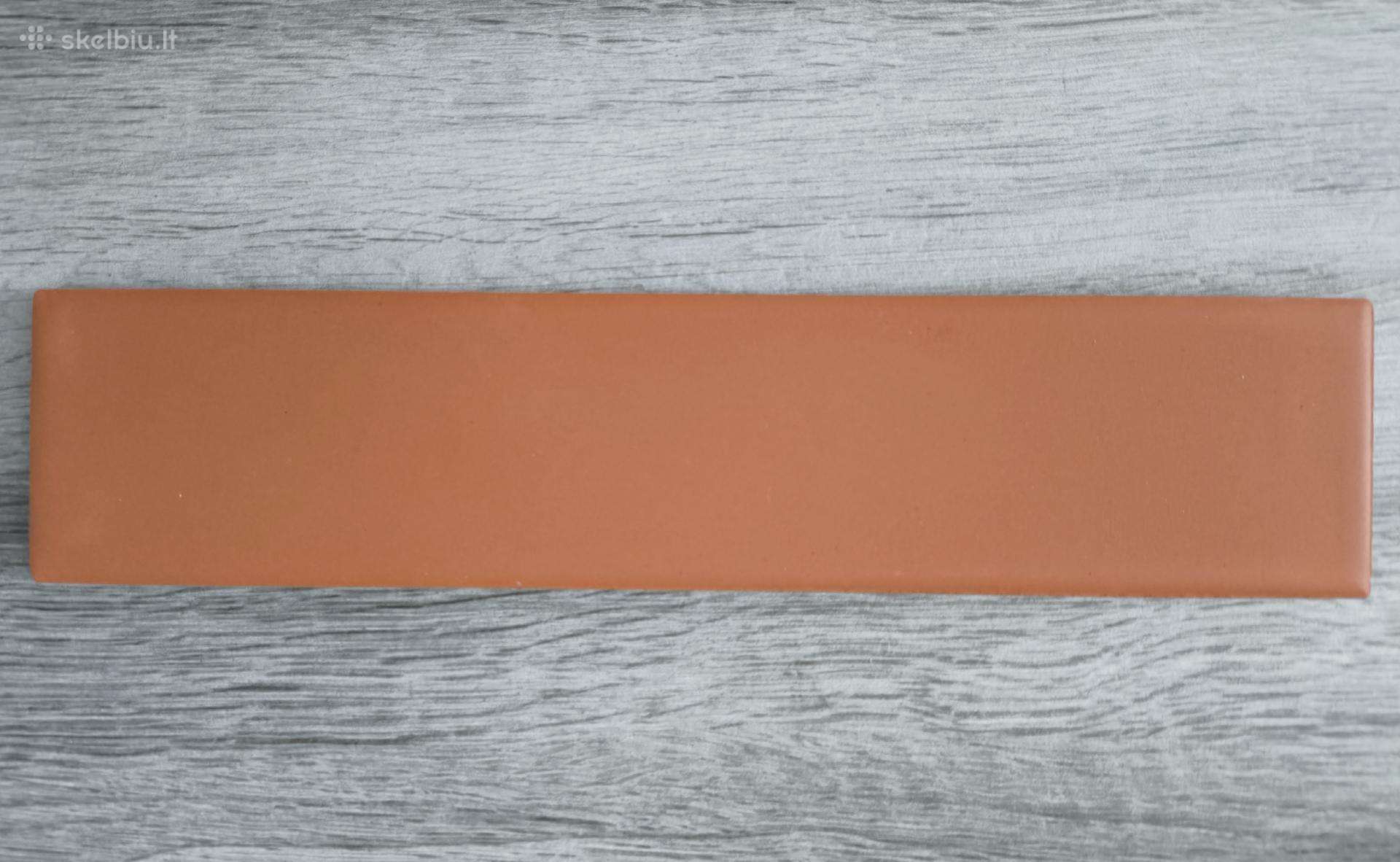 Plytelės: klinkeris (5x25) ir kvadratinės (15x15)