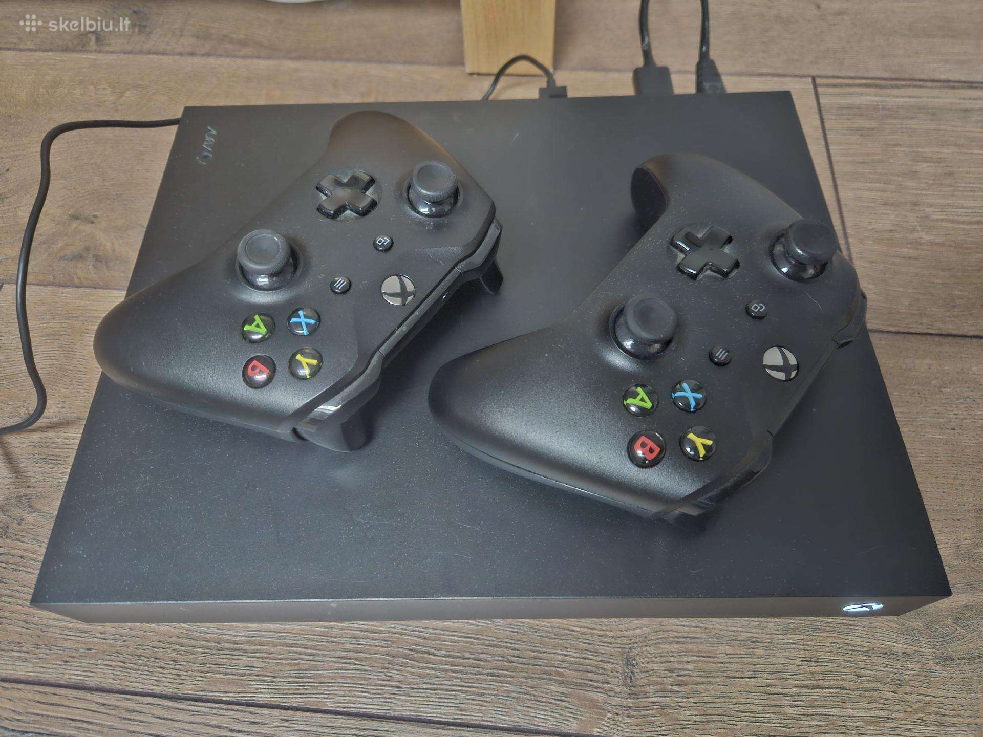 Xbox One 1tb su 2 pulteliais ir žaidimais