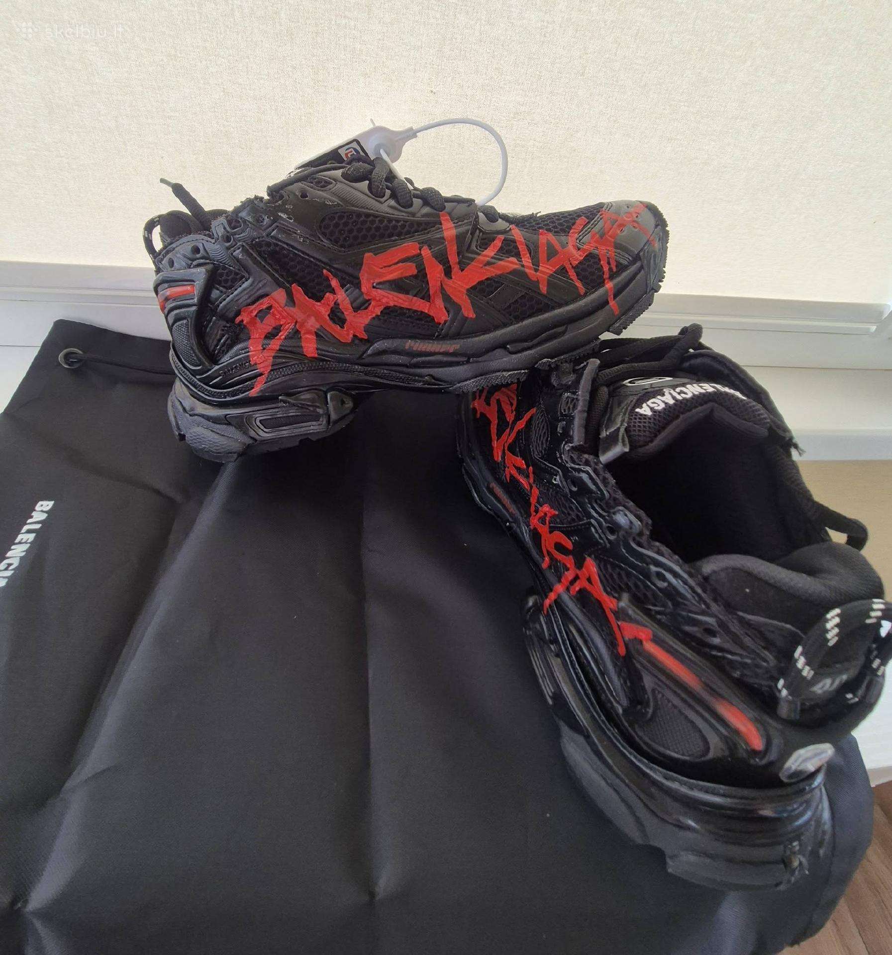 Balenciaga Runner kedai