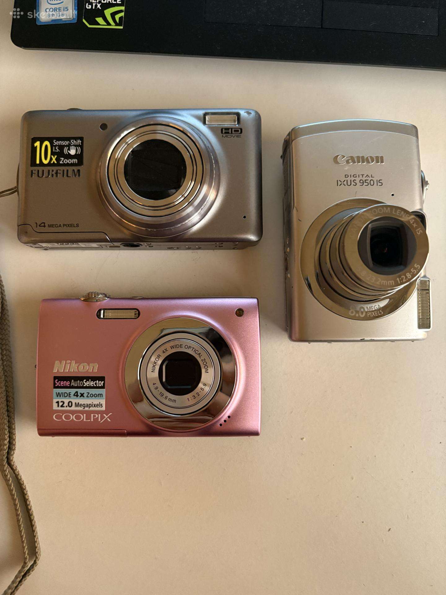 Trys fotoaparatai komplektas neveikiantys
