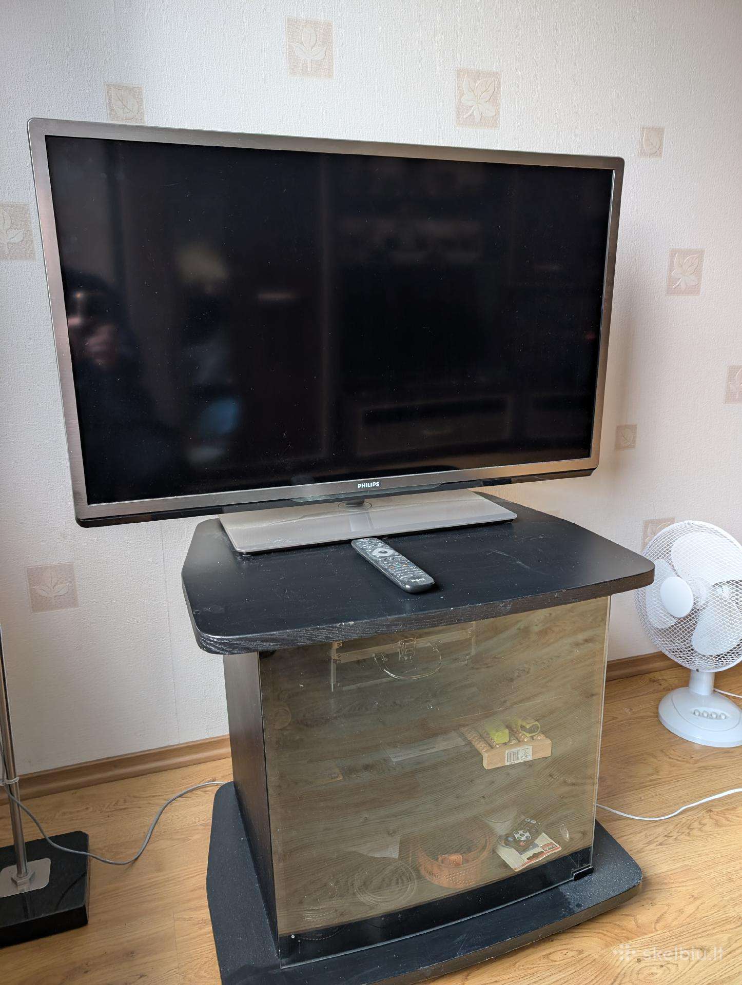 Televizorius Philips su pulteliu ir staliuku