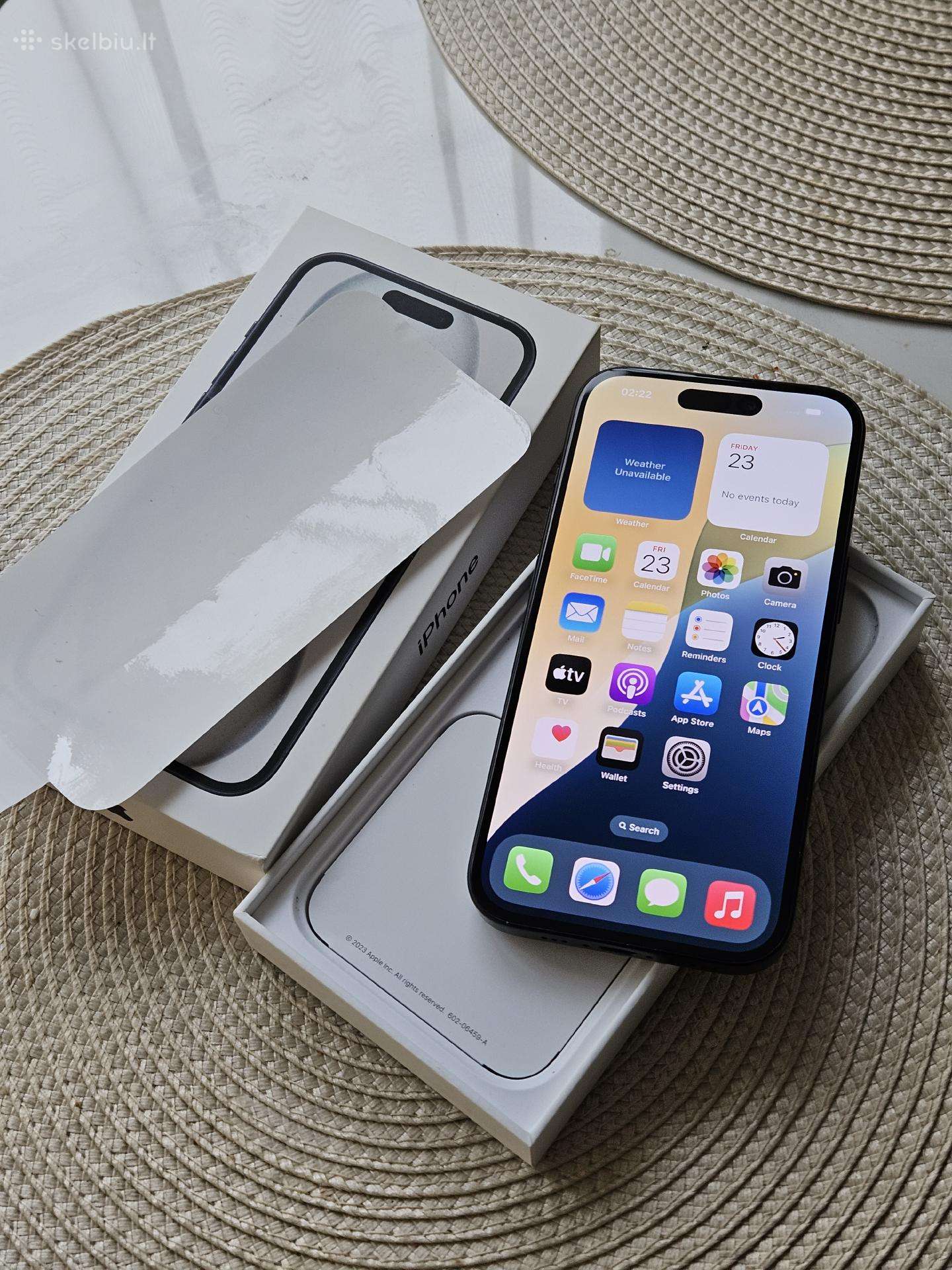 Puikios būklės šeimos iPhone 15, komplektas