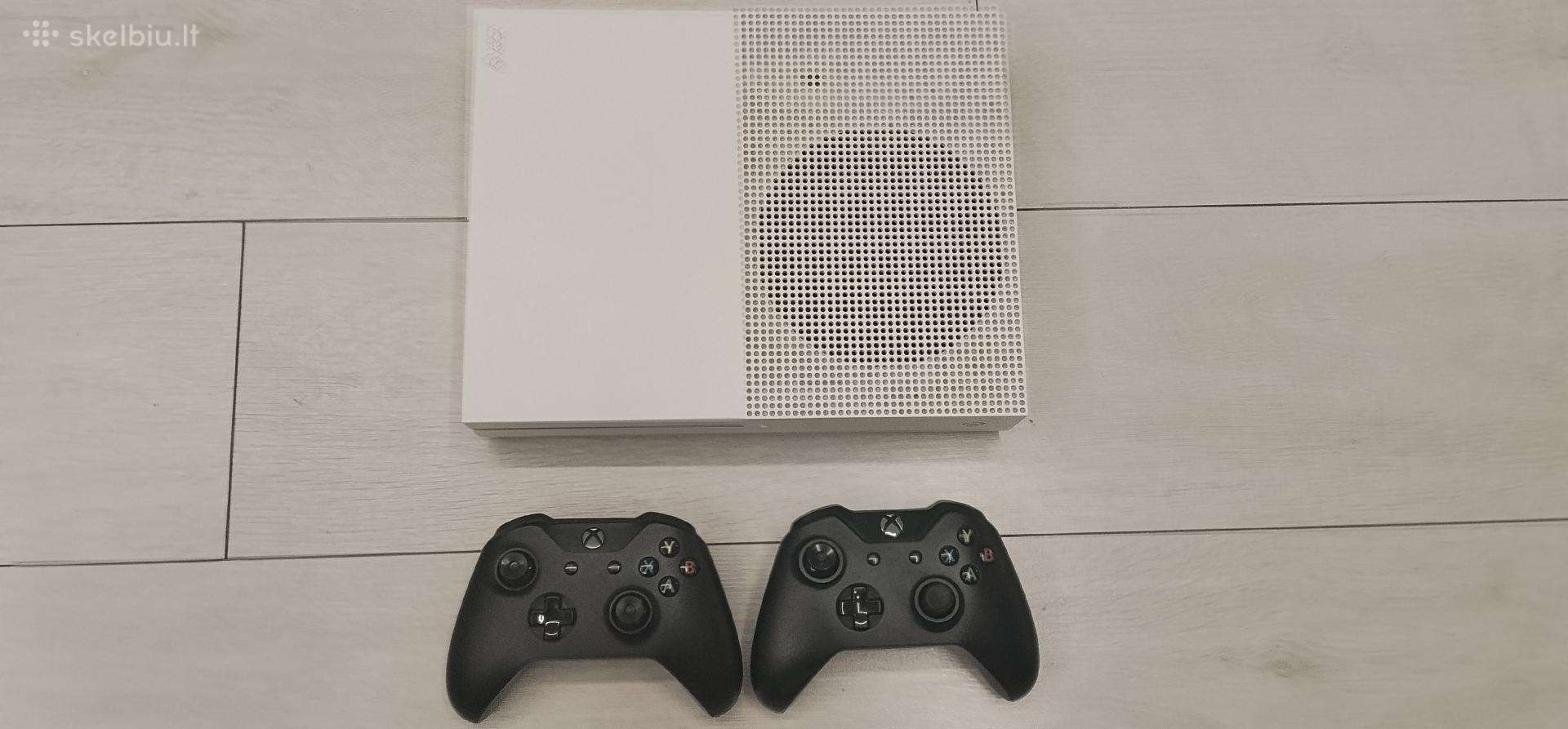 Xbox One S 500gb + 2 pulteliai + Gta 5 + laidai