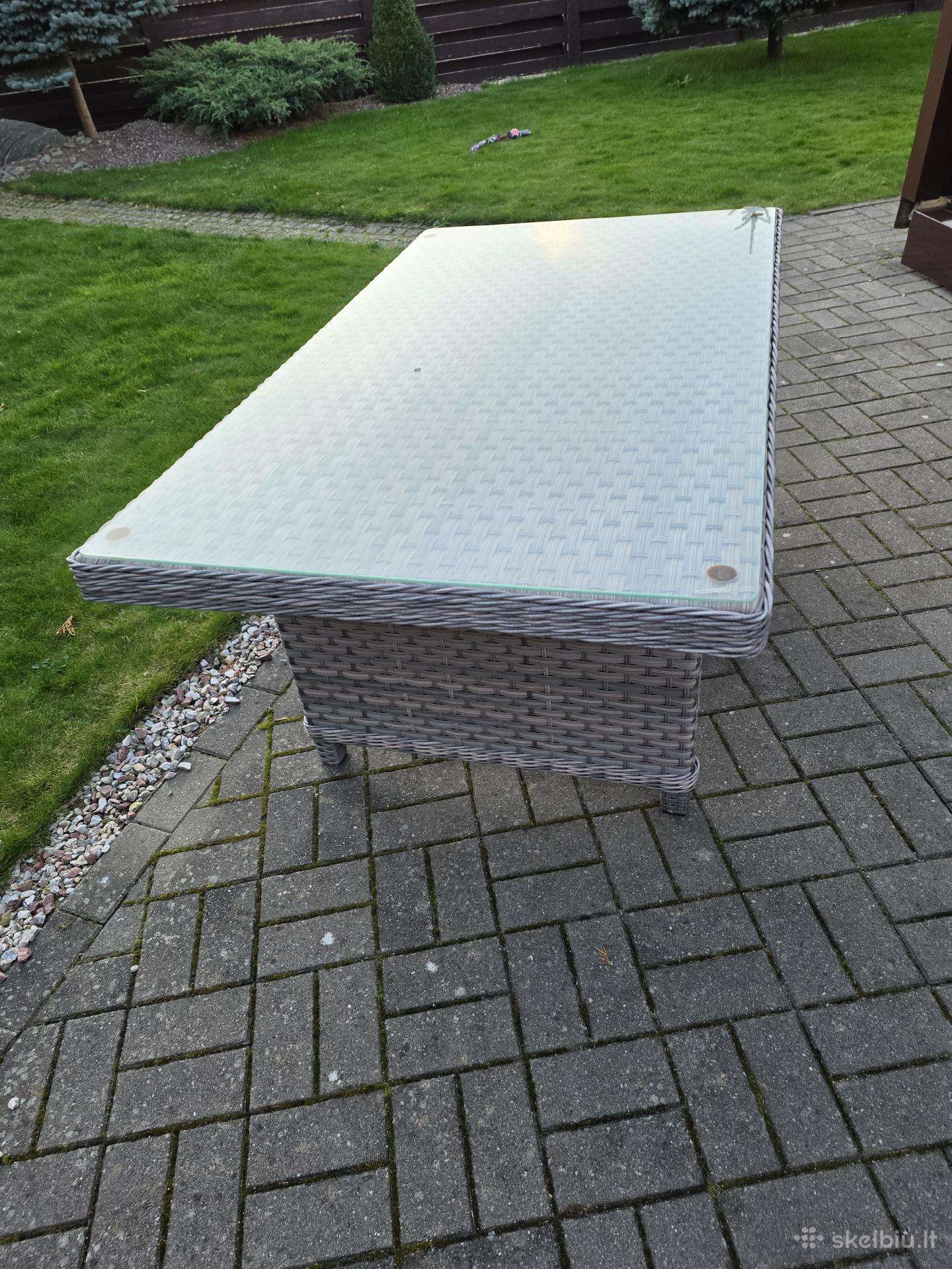 Lauko baldai